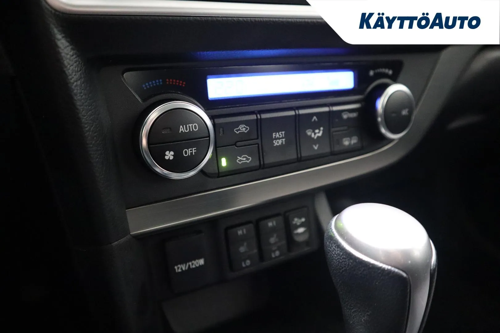 Toyota Auris ILN-495 carousel image