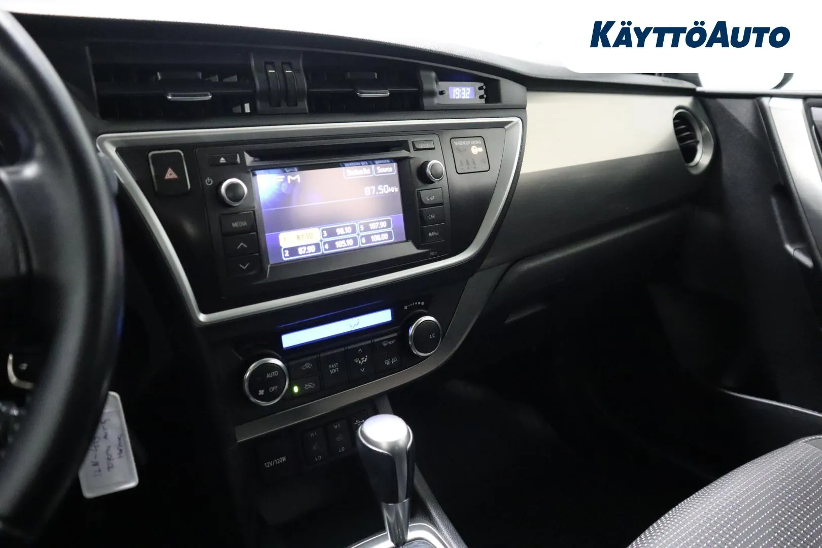 Toyota Auris ILN-495 carousel image