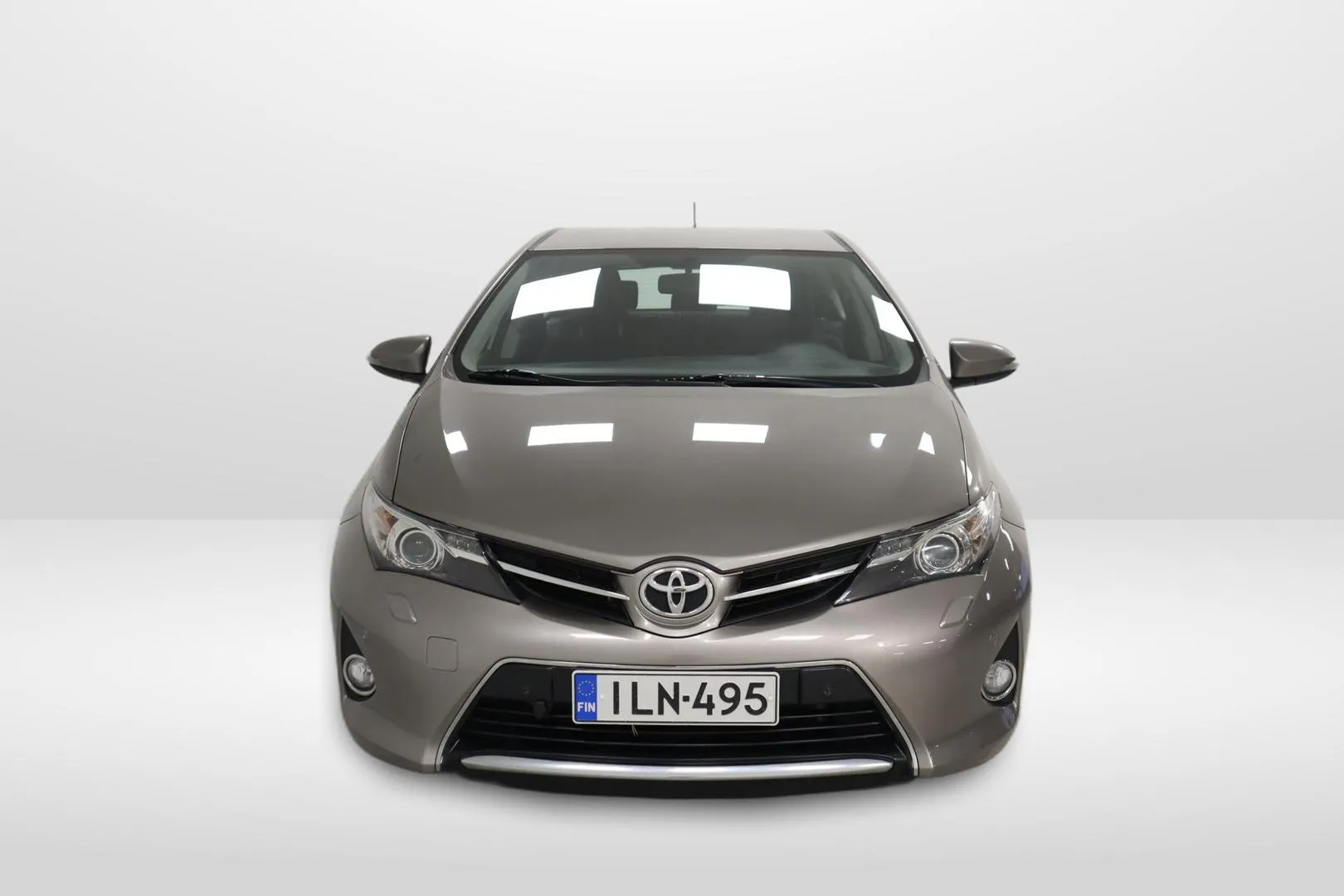 Toyota Auris ILN-495 carousel image