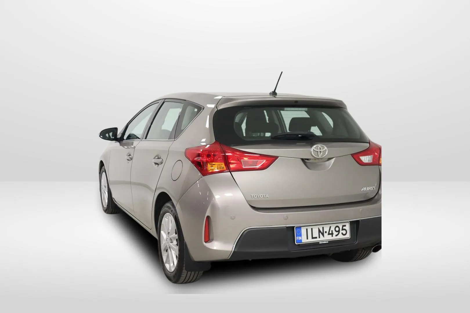 Toyota Auris ILN-495 carousel image