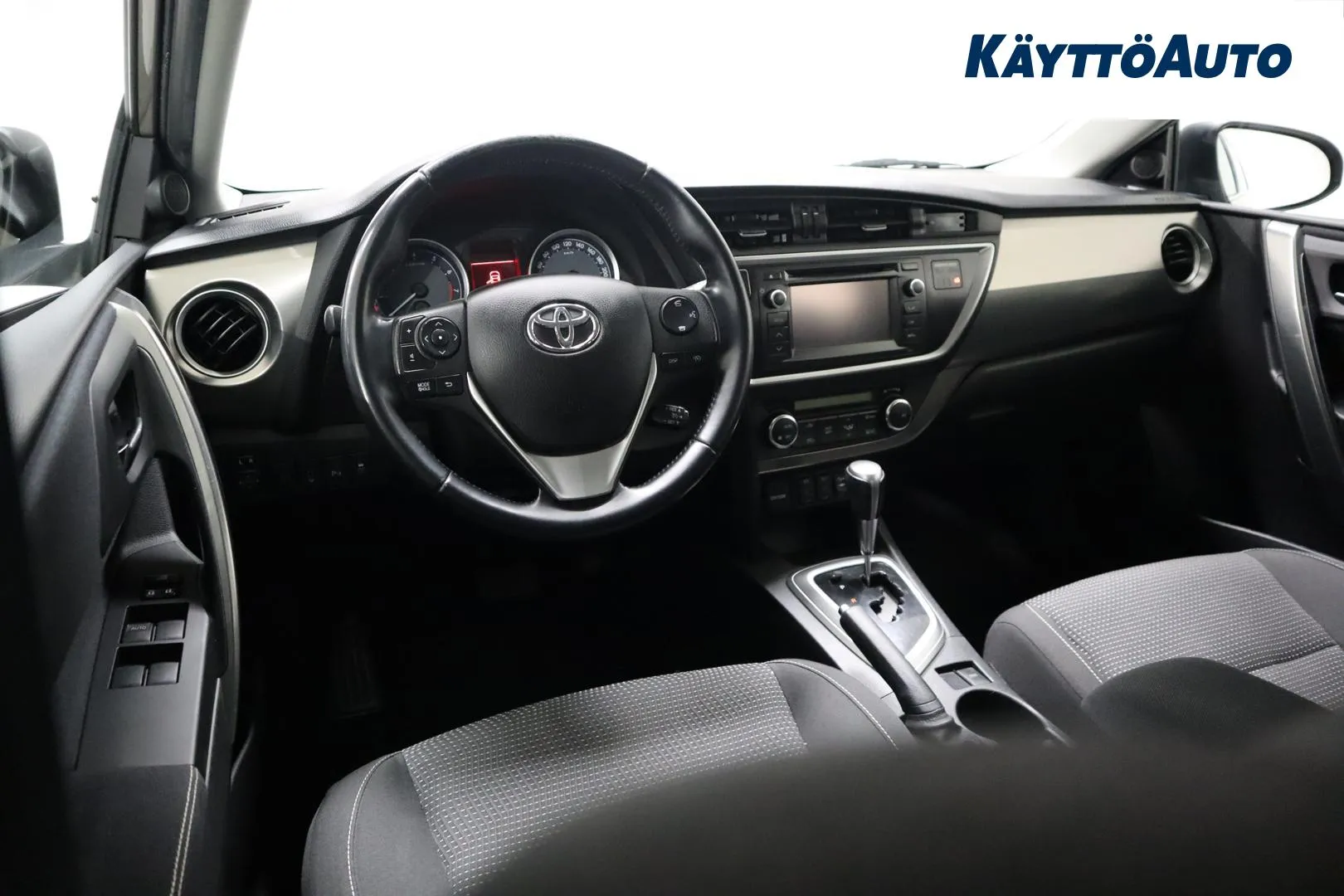 Toyota Auris ILN-495 carousel image