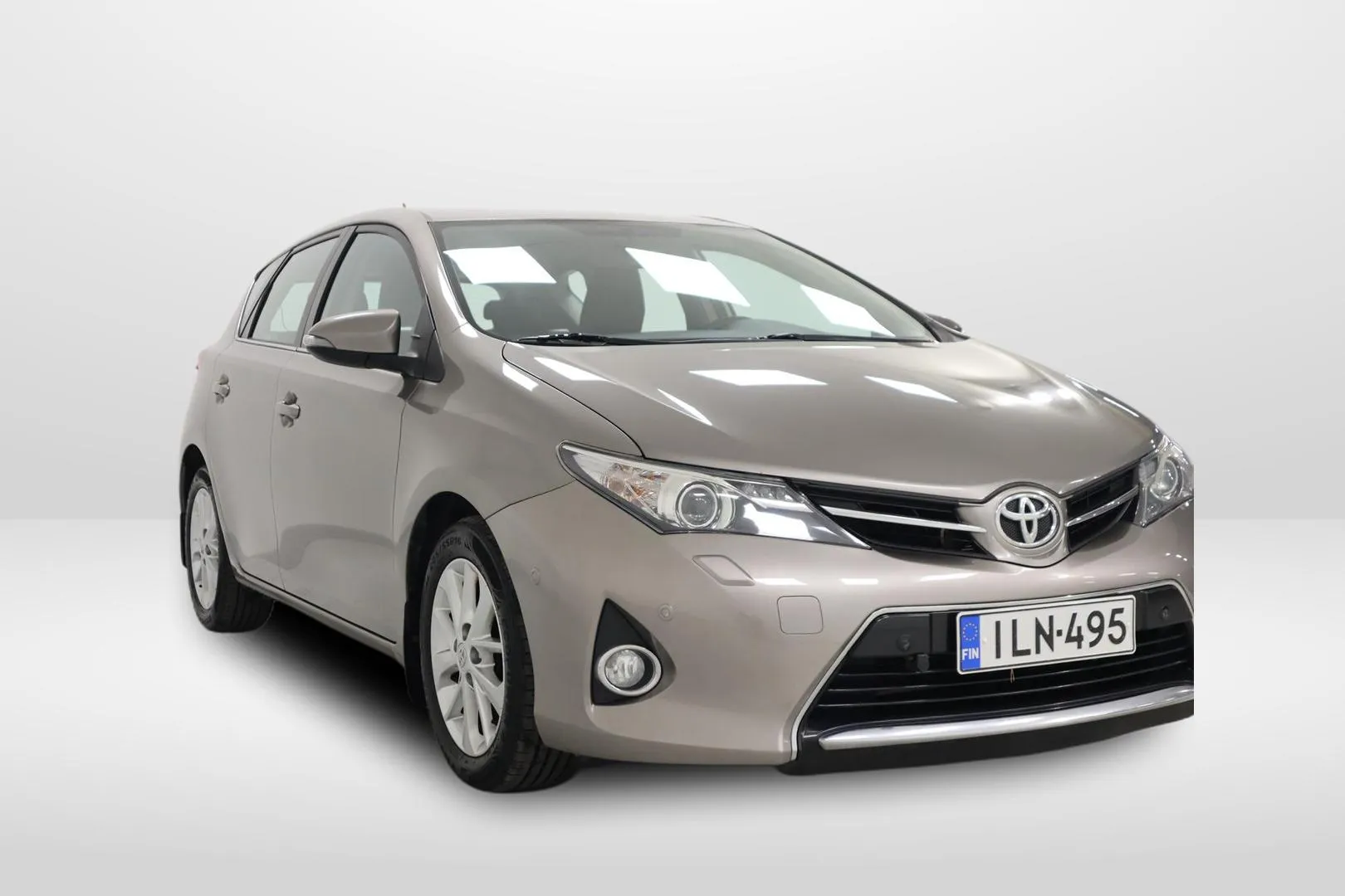 Toyota Auris ILN-495 carousel image