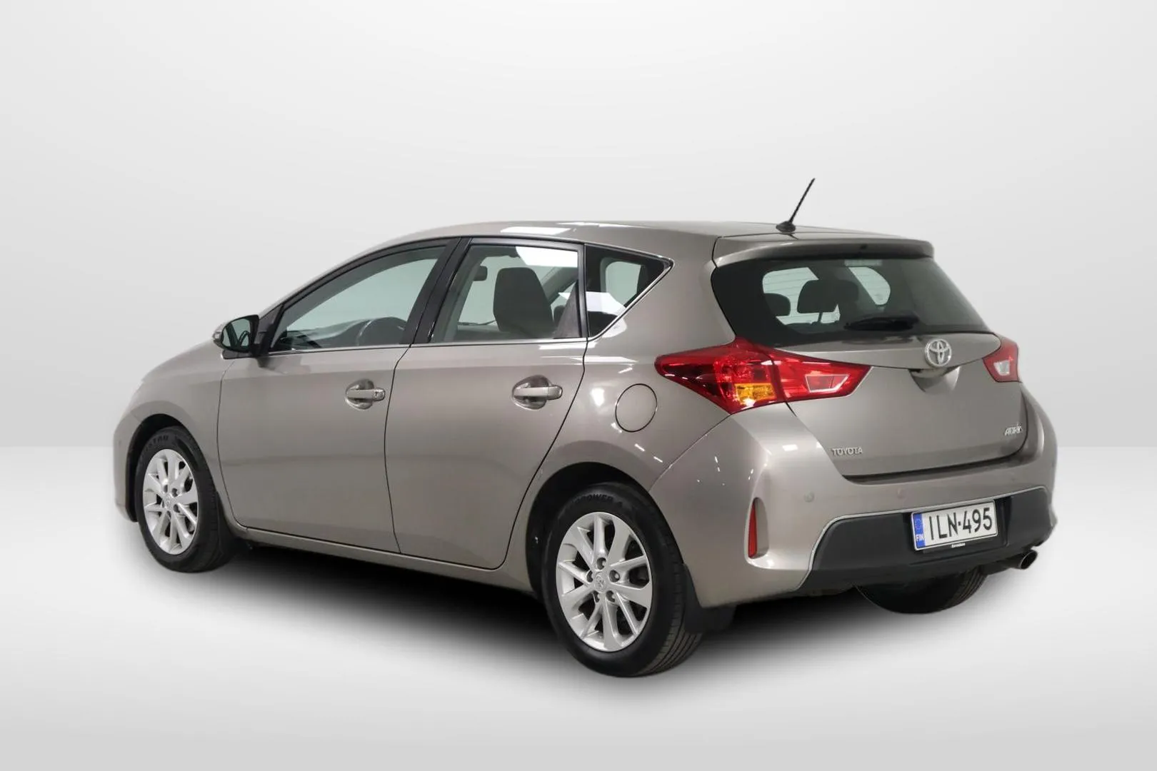 Toyota Auris ILN-495 carousel image