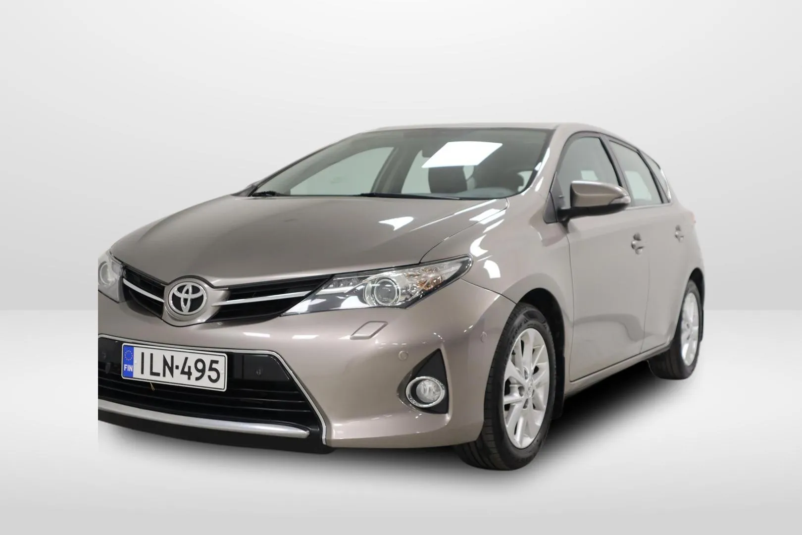 Toyota Auris ILN-495 carousel image