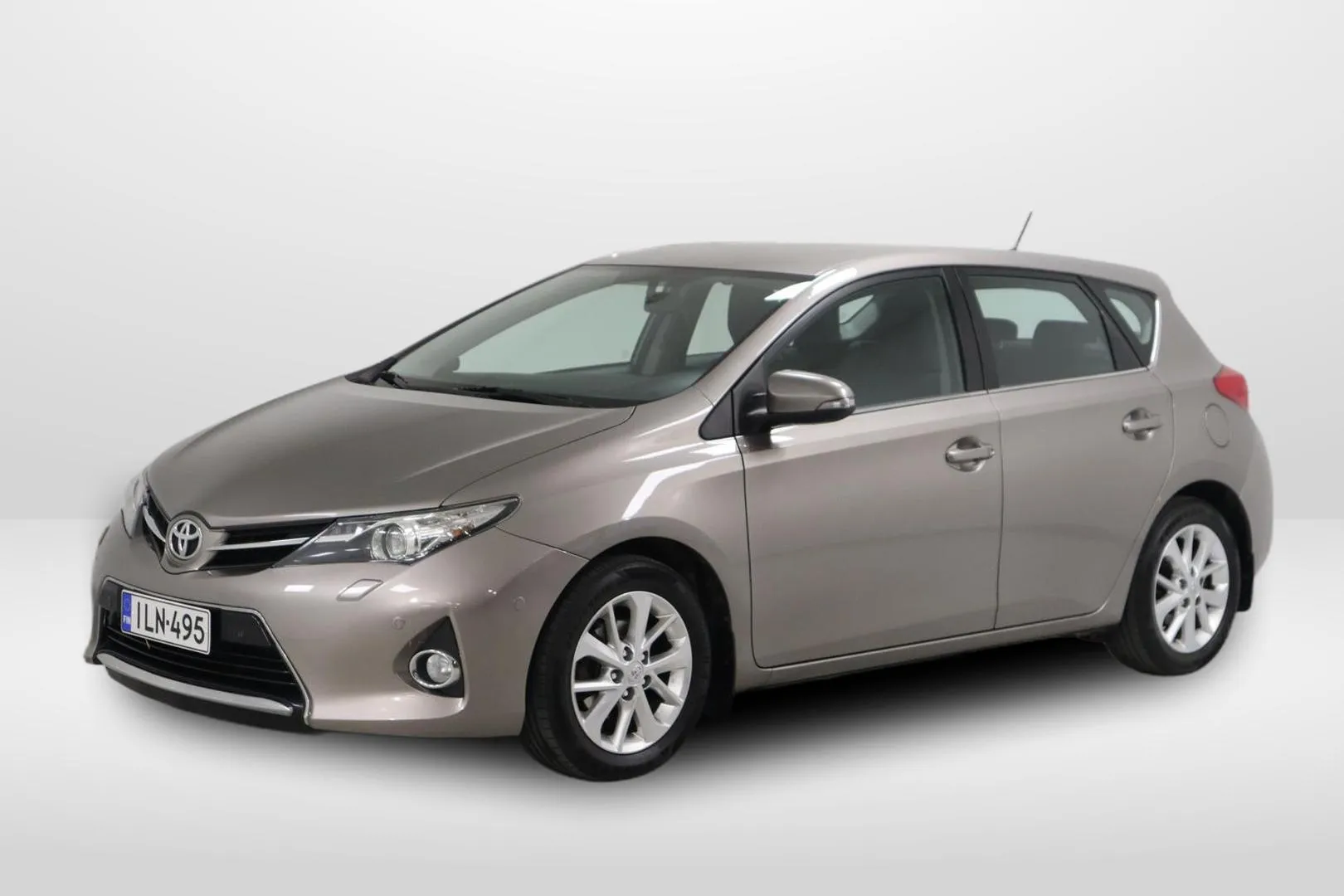 Toyota Auris ILN-495 carousel image