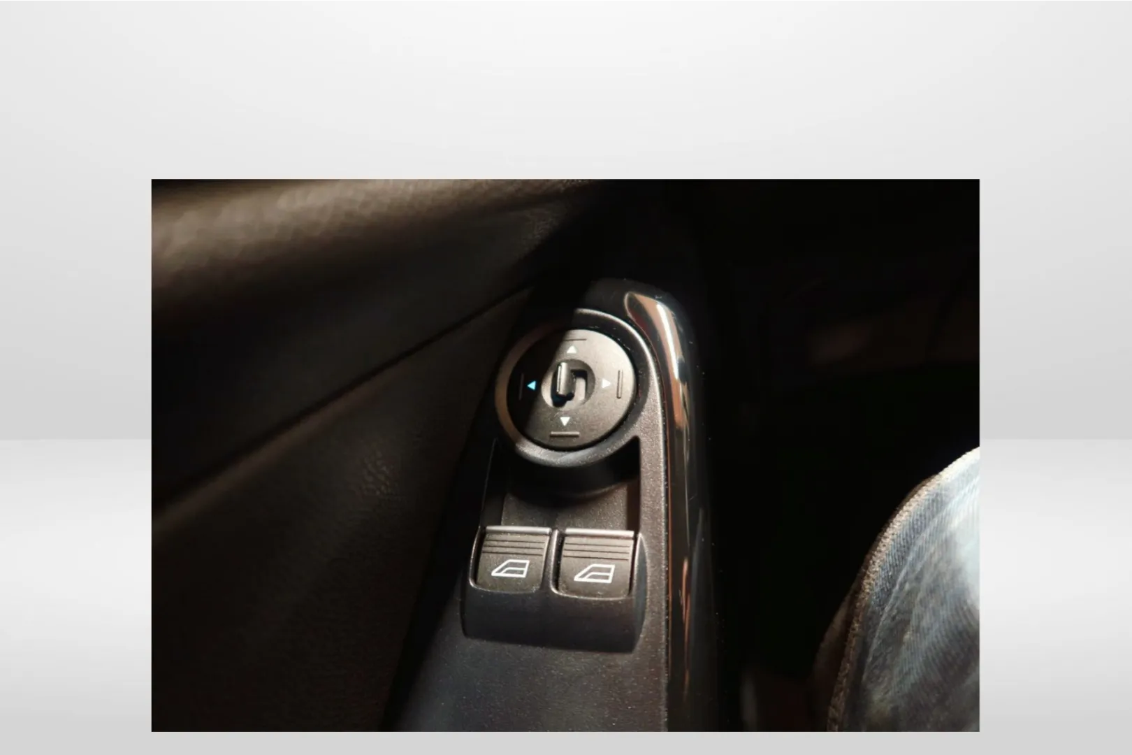 Ford Fiesta XOJ-993 carousel image