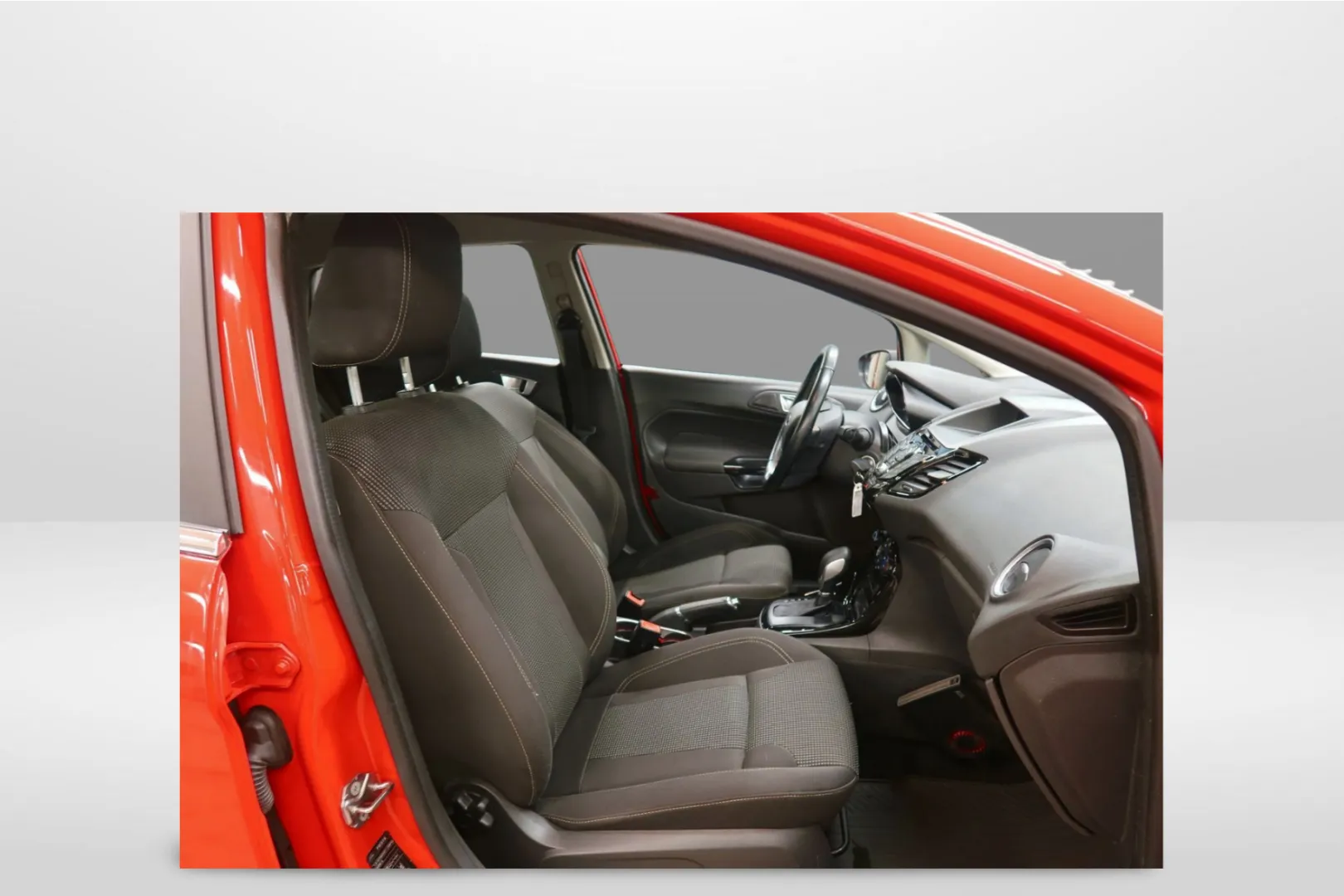 Ford Fiesta XOJ-993 carousel image