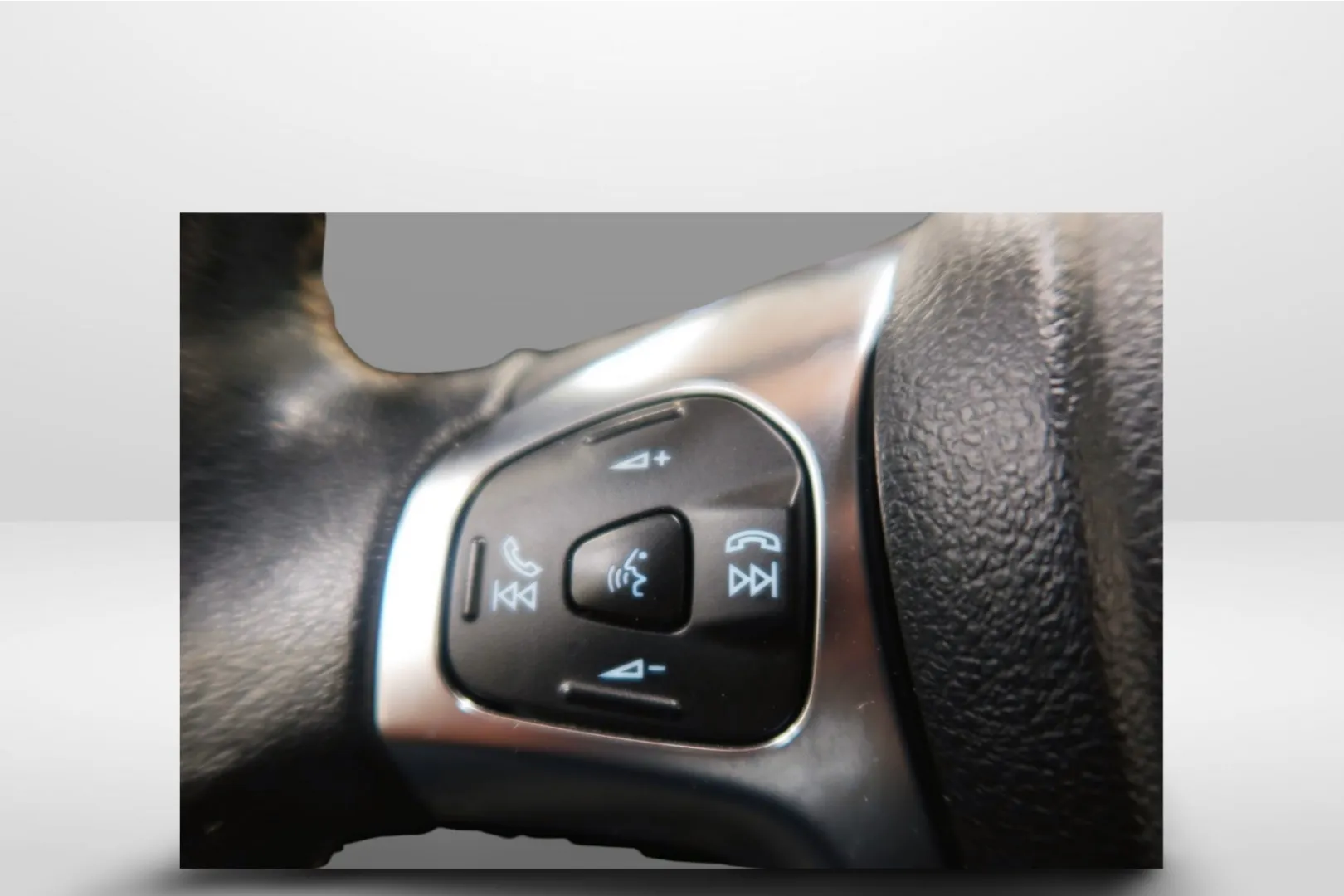 Ford Fiesta XOJ-993 carousel image