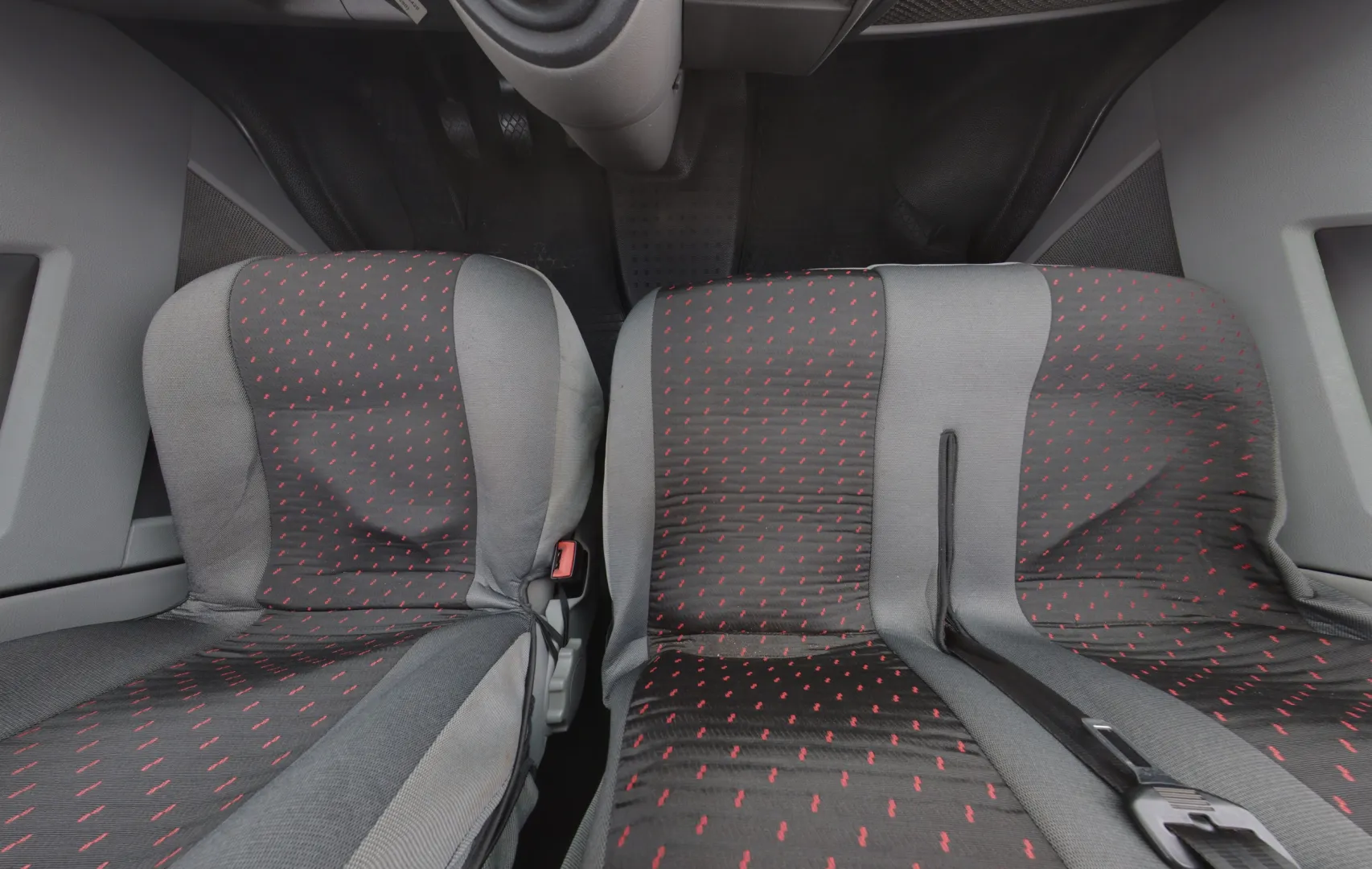 VOLKSWAGEN Transporter SLS-690 carousel image