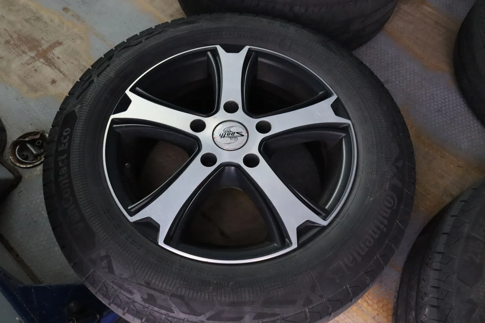 VOLKSWAGEN Transporter SLS-690 carousel image