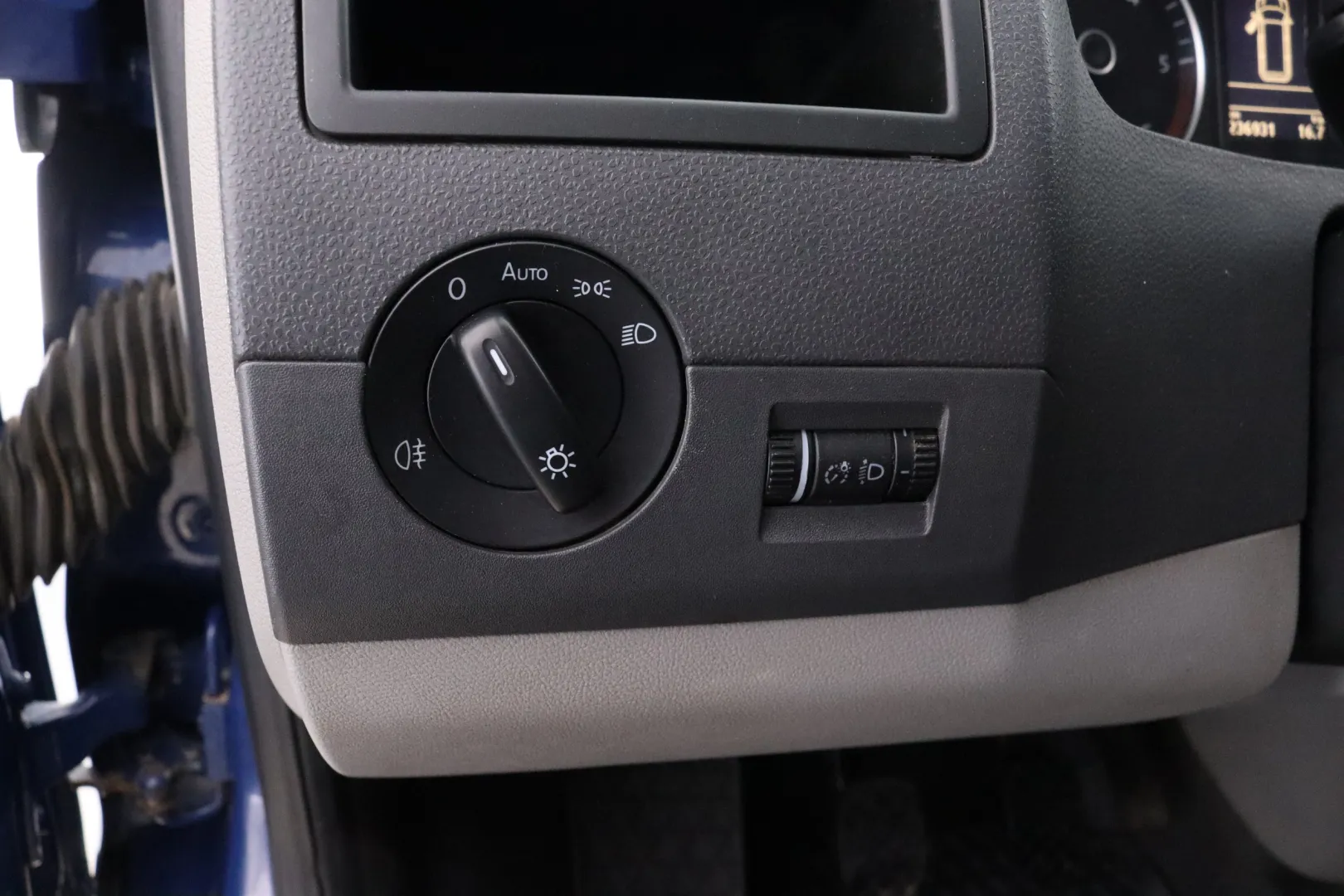 VOLKSWAGEN Transporter SLS-690 carousel image