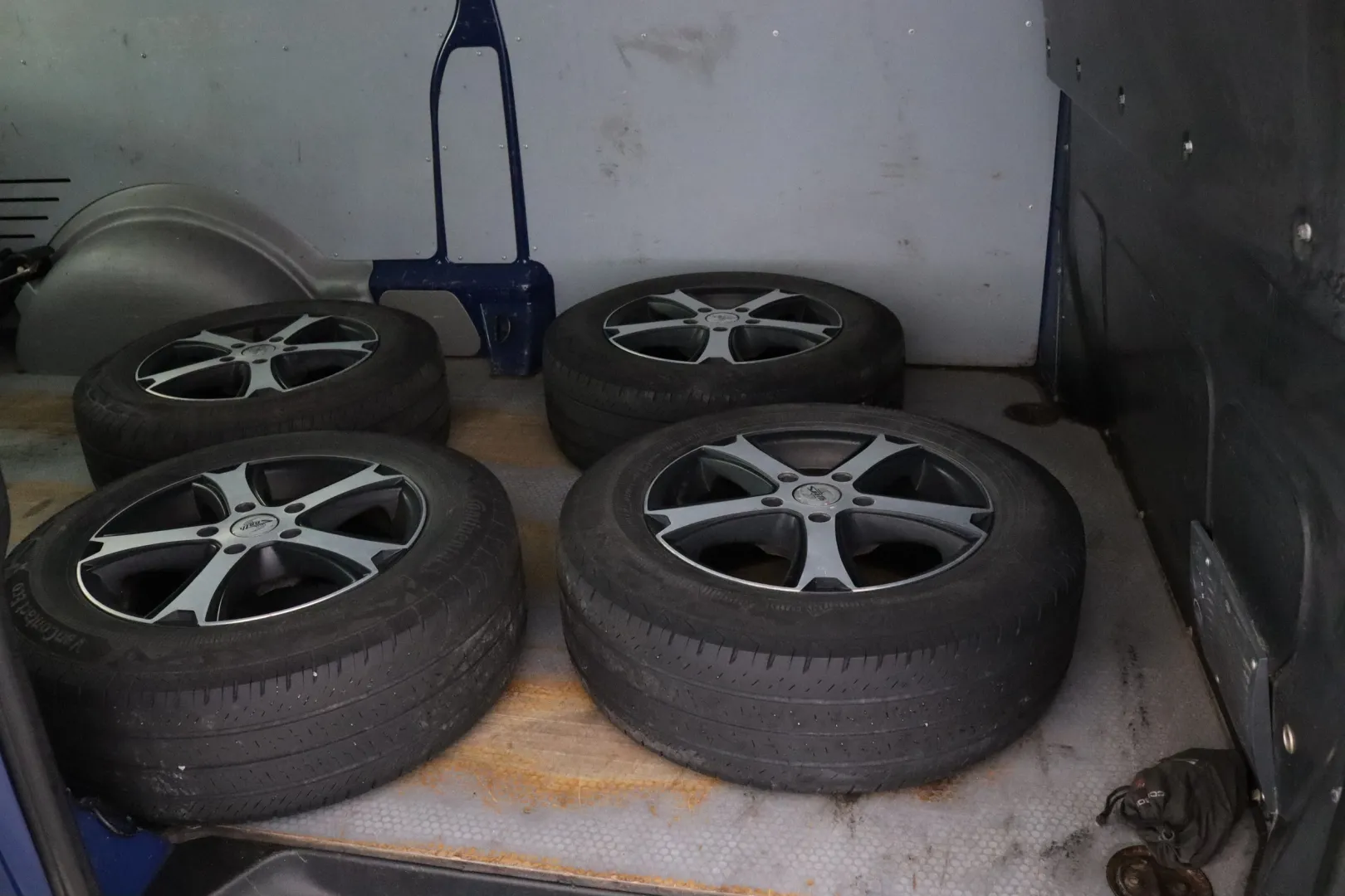 VOLKSWAGEN Transporter SLS-690 carousel image