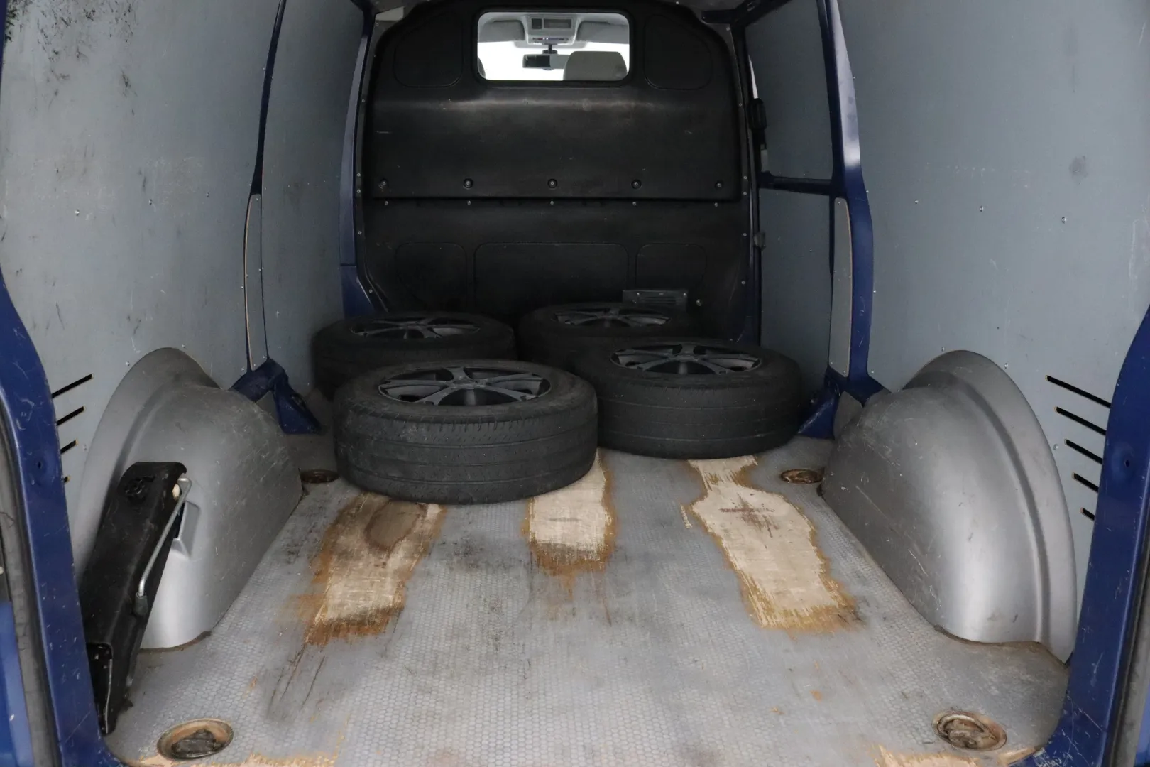 VOLKSWAGEN Transporter SLS-690 carousel image