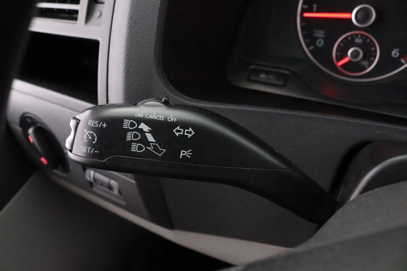 VOLKSWAGEN Transporter SLS-690 carousel image