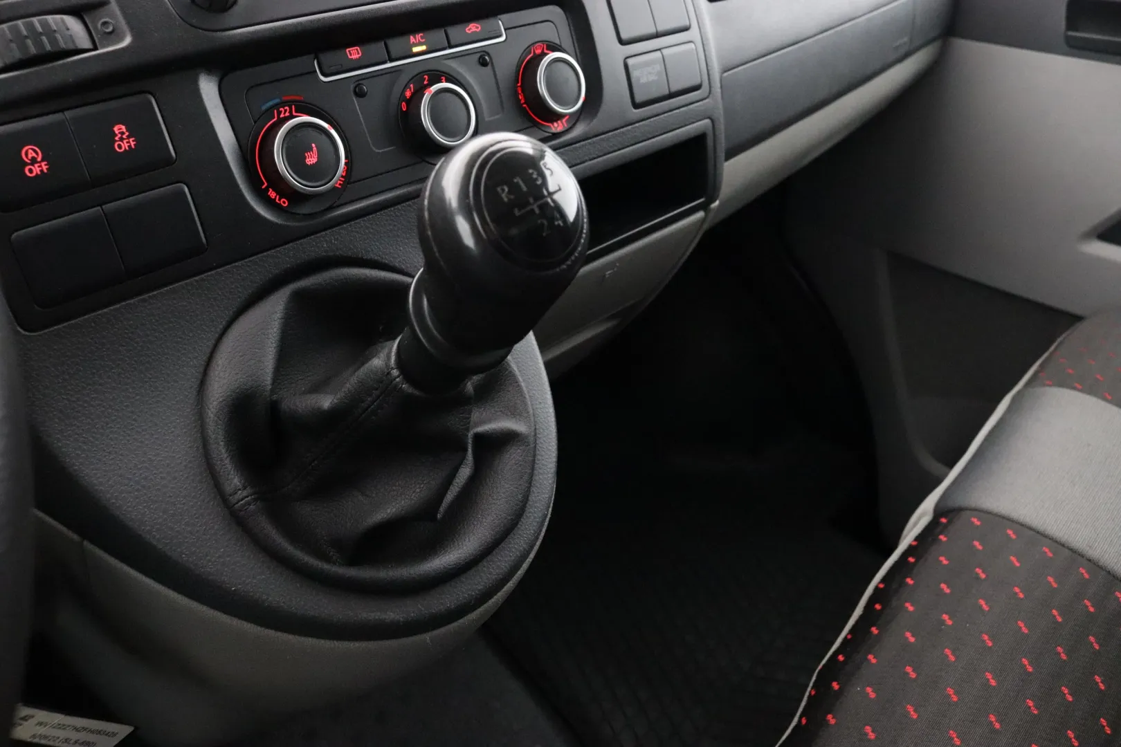 VOLKSWAGEN Transporter SLS-690 carousel image