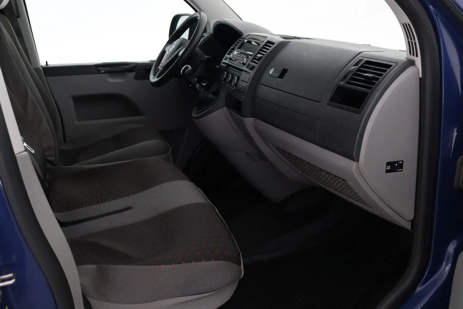 VOLKSWAGEN Transporter SLS-690 carousel image