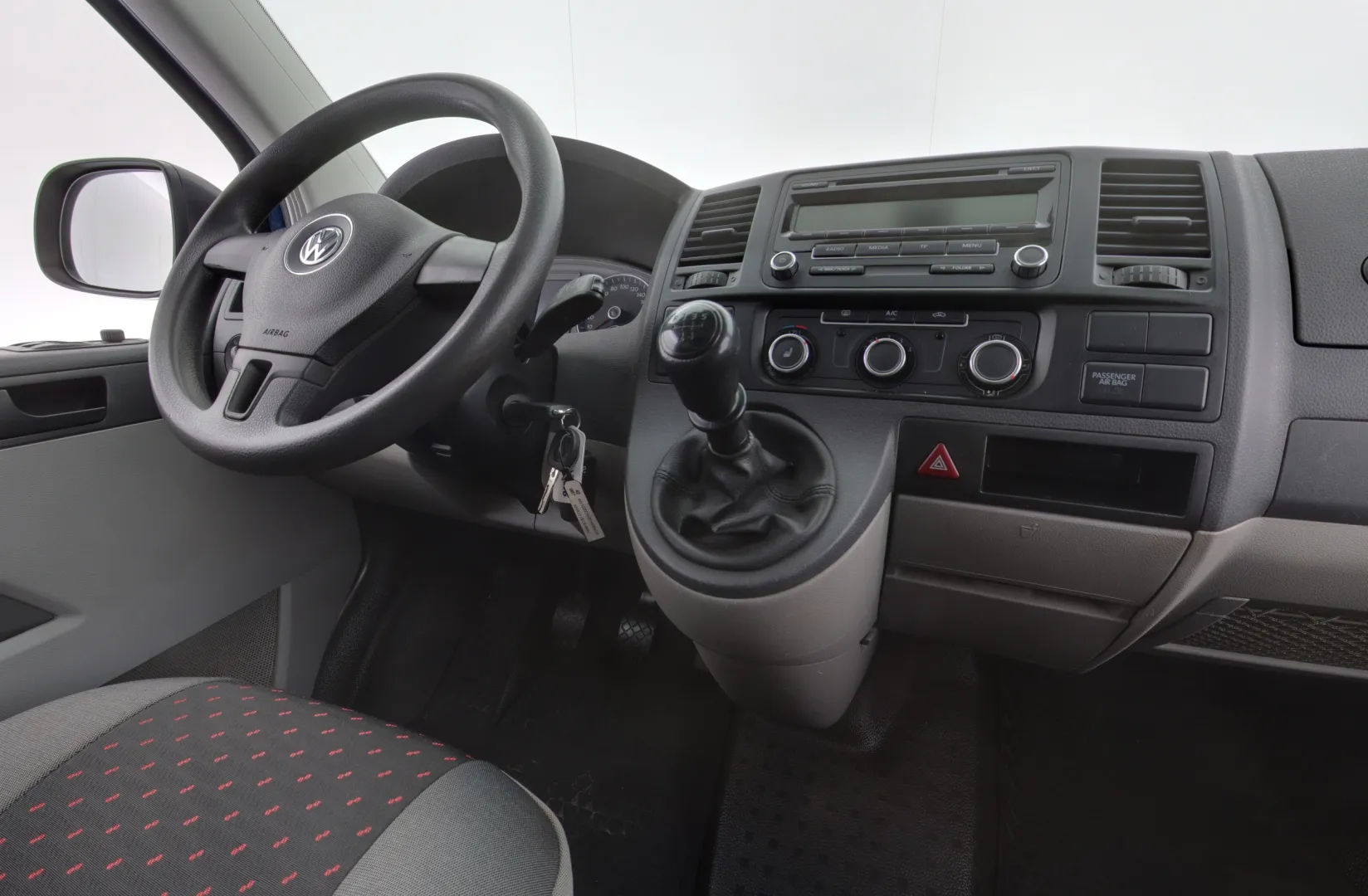 VOLKSWAGEN Transporter SLS-690 carousel image