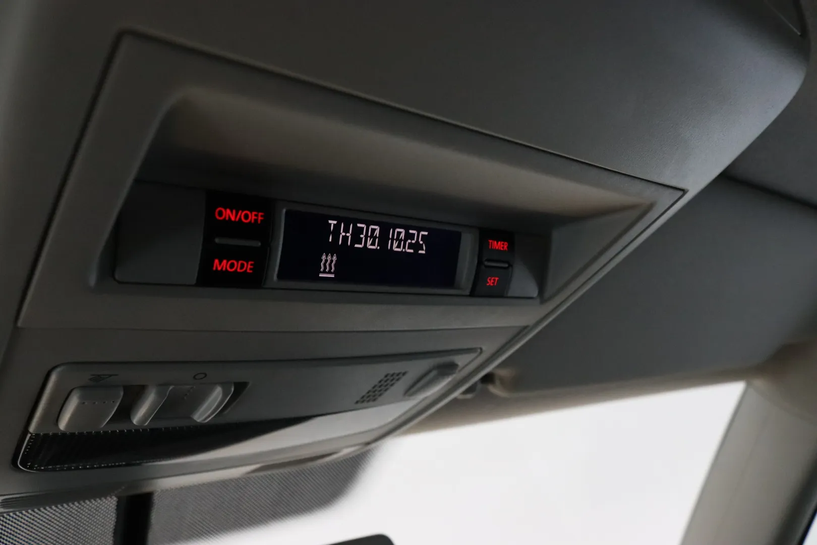 VOLKSWAGEN Transporter SLS-690 carousel image