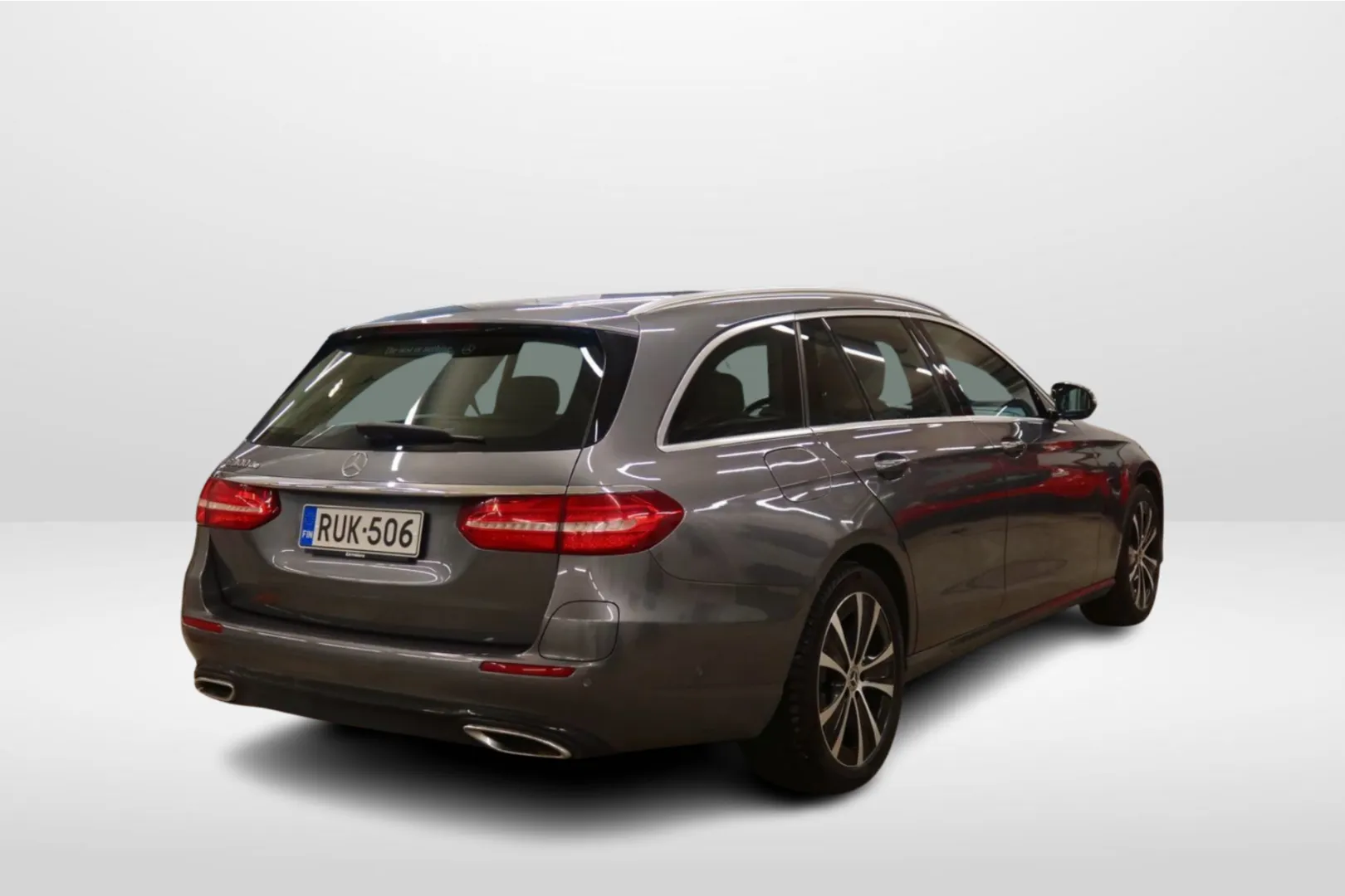 Mercedes-Benz E RUK-506 carousel image