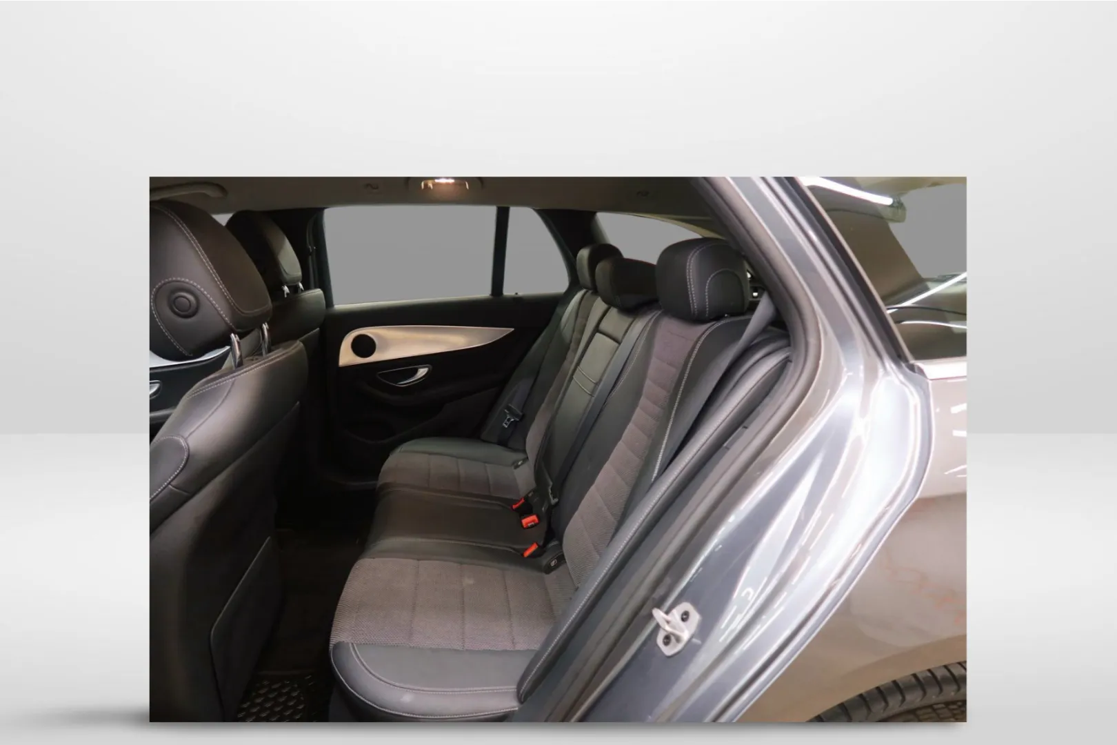 Mercedes-Benz E RUK-506 carousel image