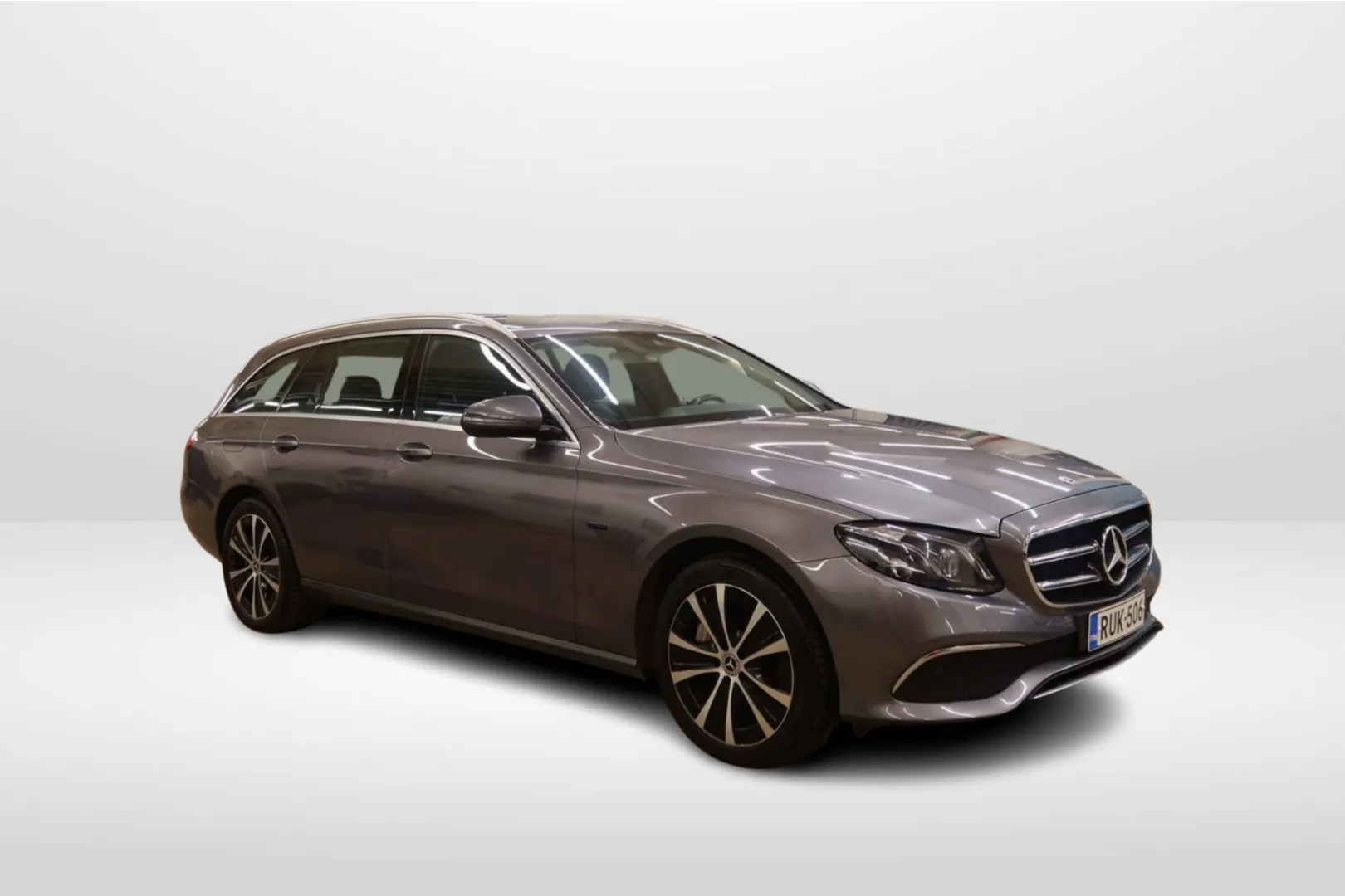 Mercedes-Benz E RUK-506 carousel image