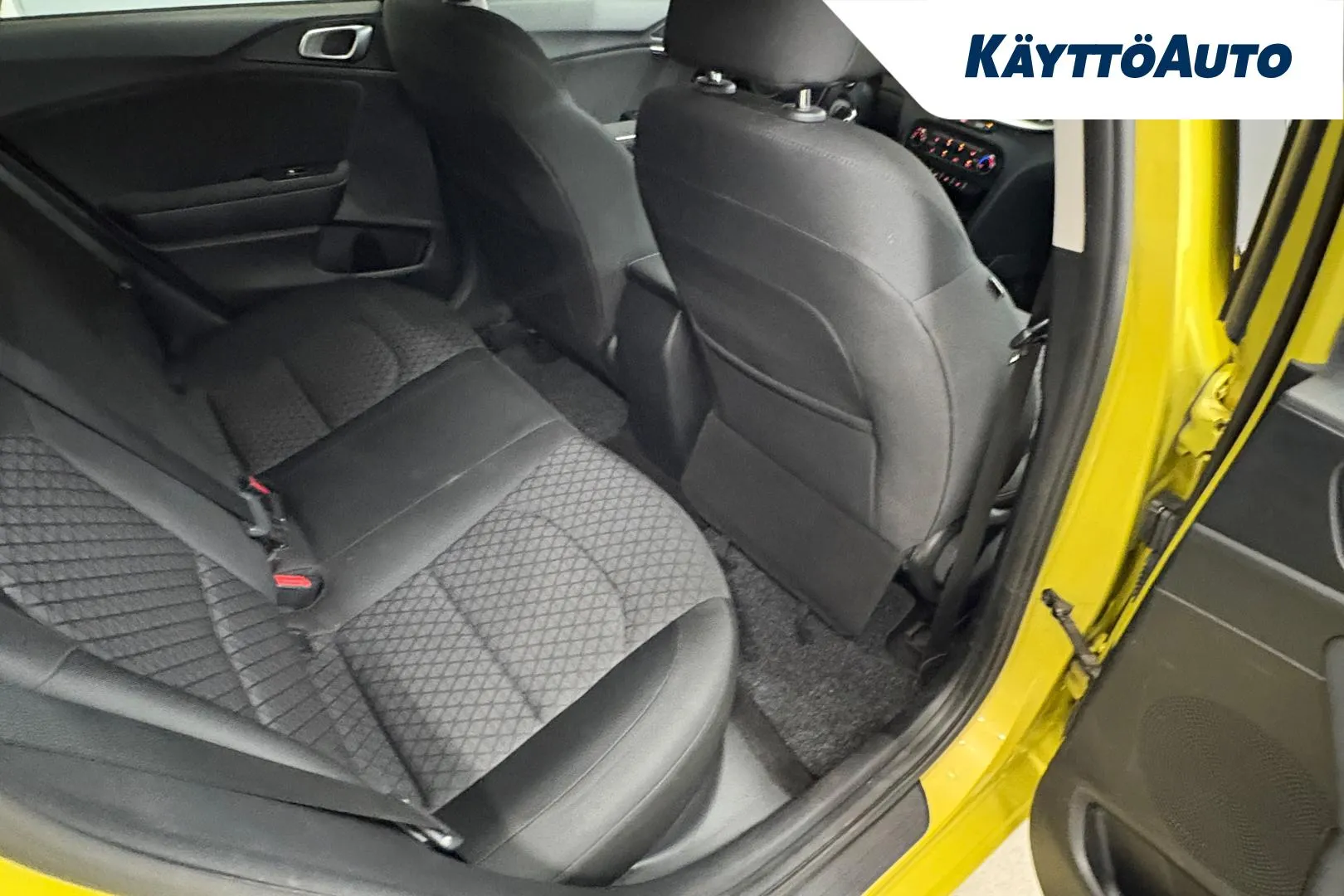 KIA Ceed OZE-384 carousel image