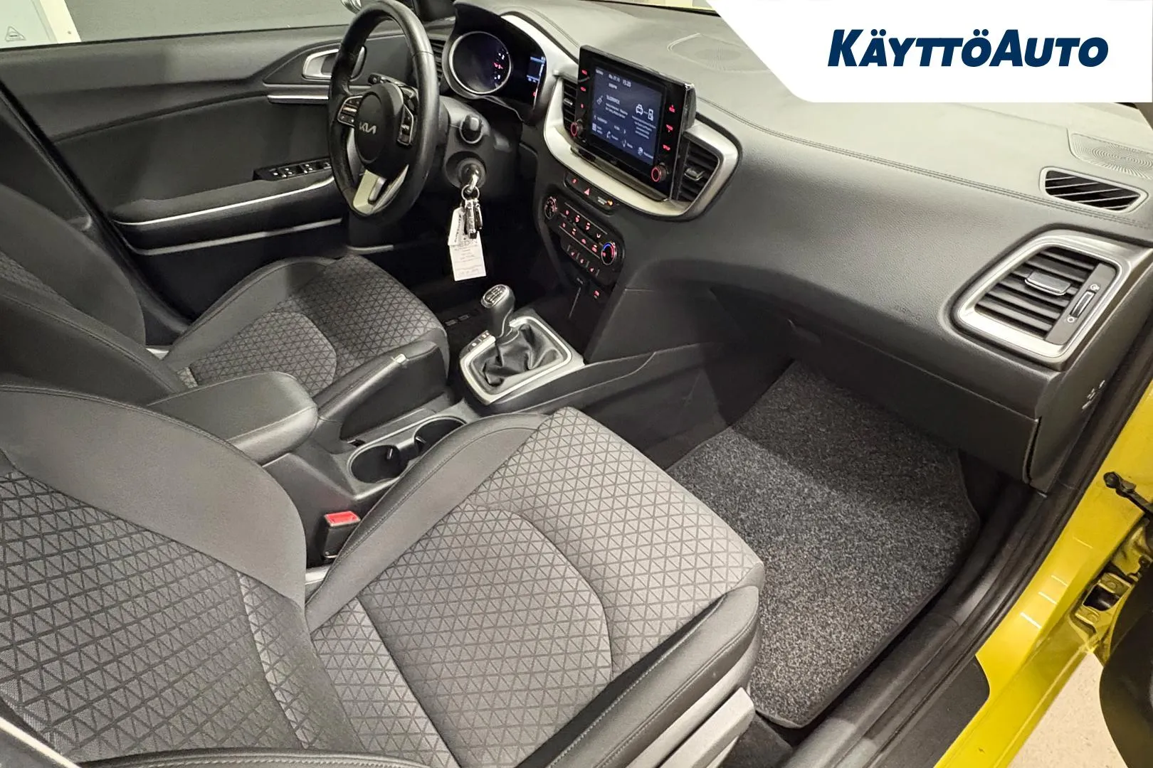 KIA Ceed OZE-384 carousel image