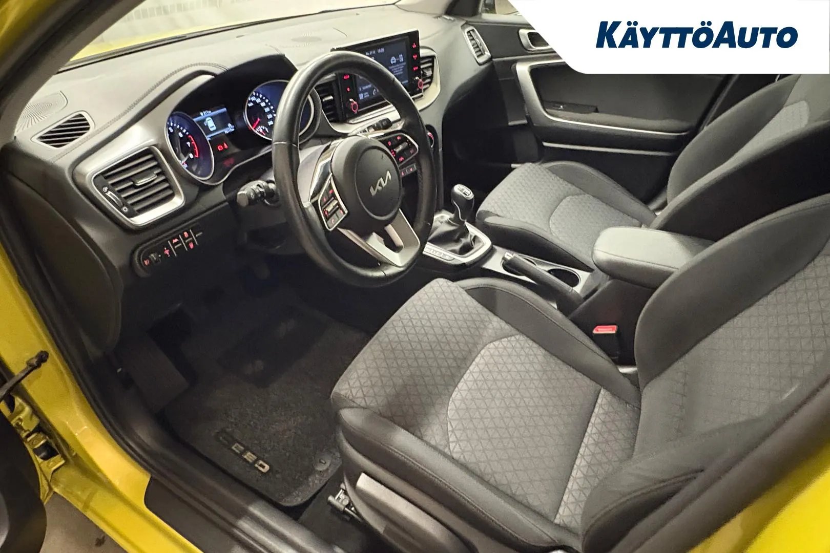 KIA Ceed OZE-384 carousel image