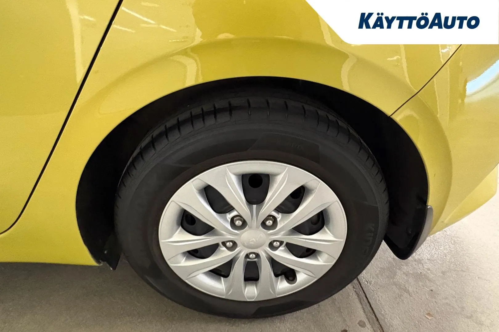 KIA Ceed OZE-384 carousel image