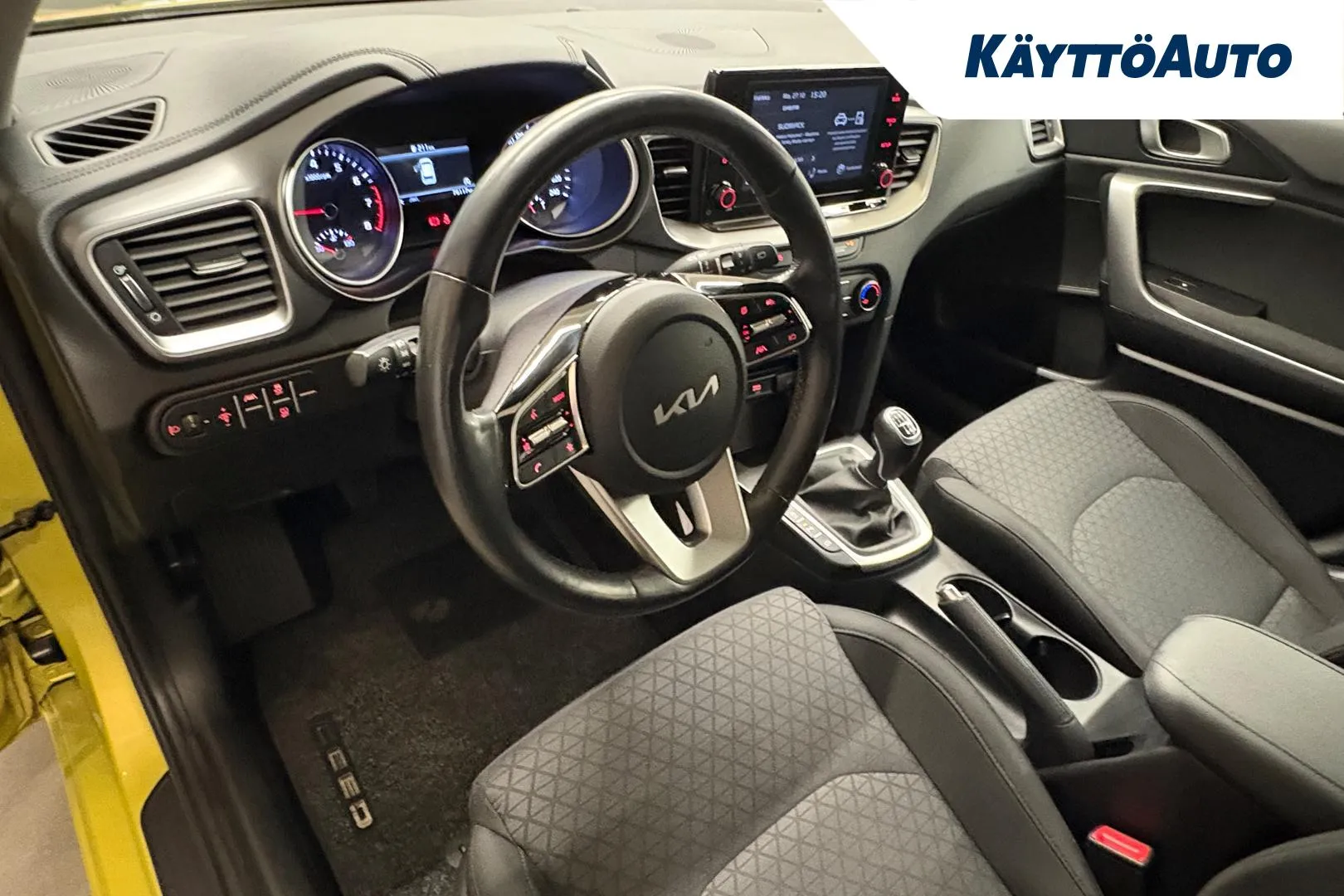 KIA Ceed OZE-384 carousel image