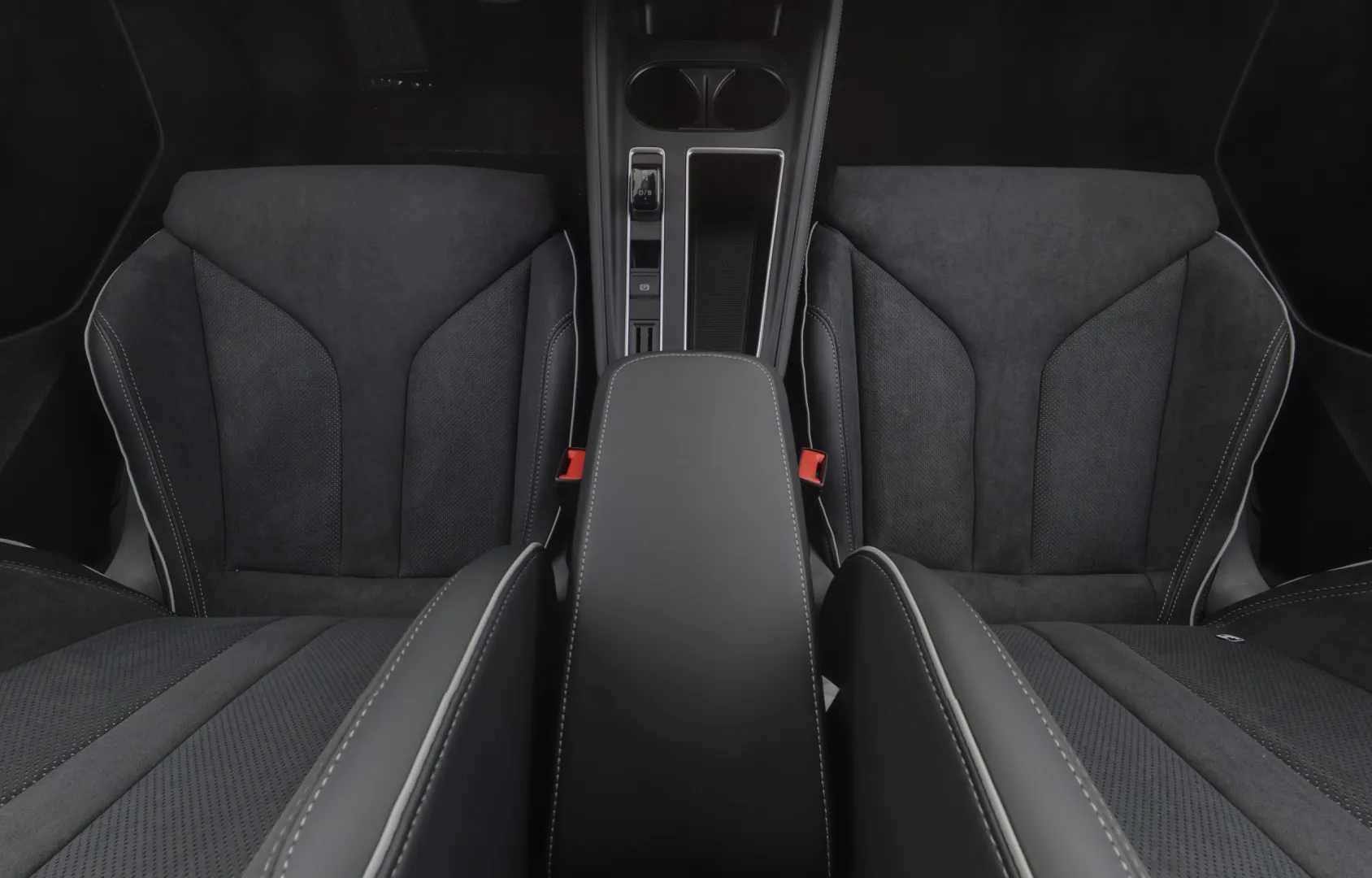 Skoda Elroq ISX-374 carousel image