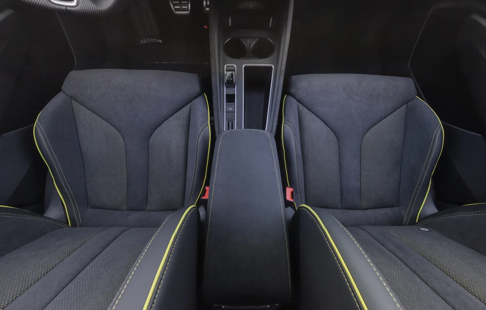 Skoda Elroq JOM-810 carousel image