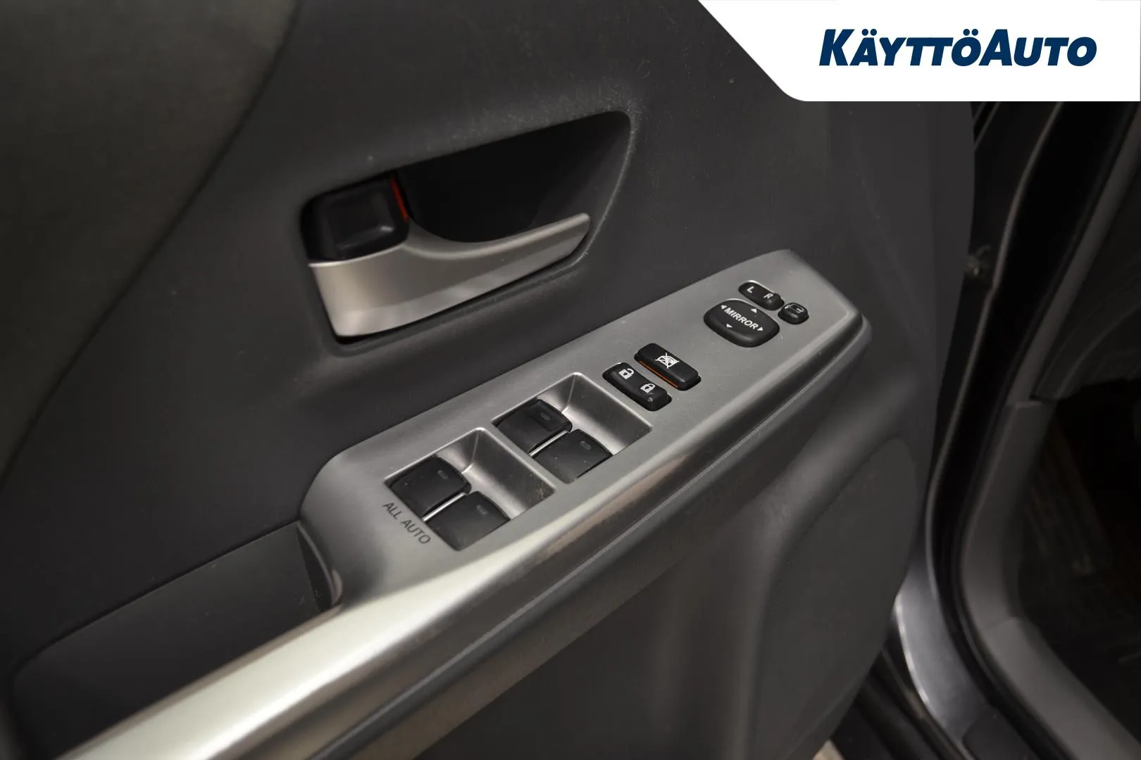 TOYOTA Prius+ XPH-451 carousel image