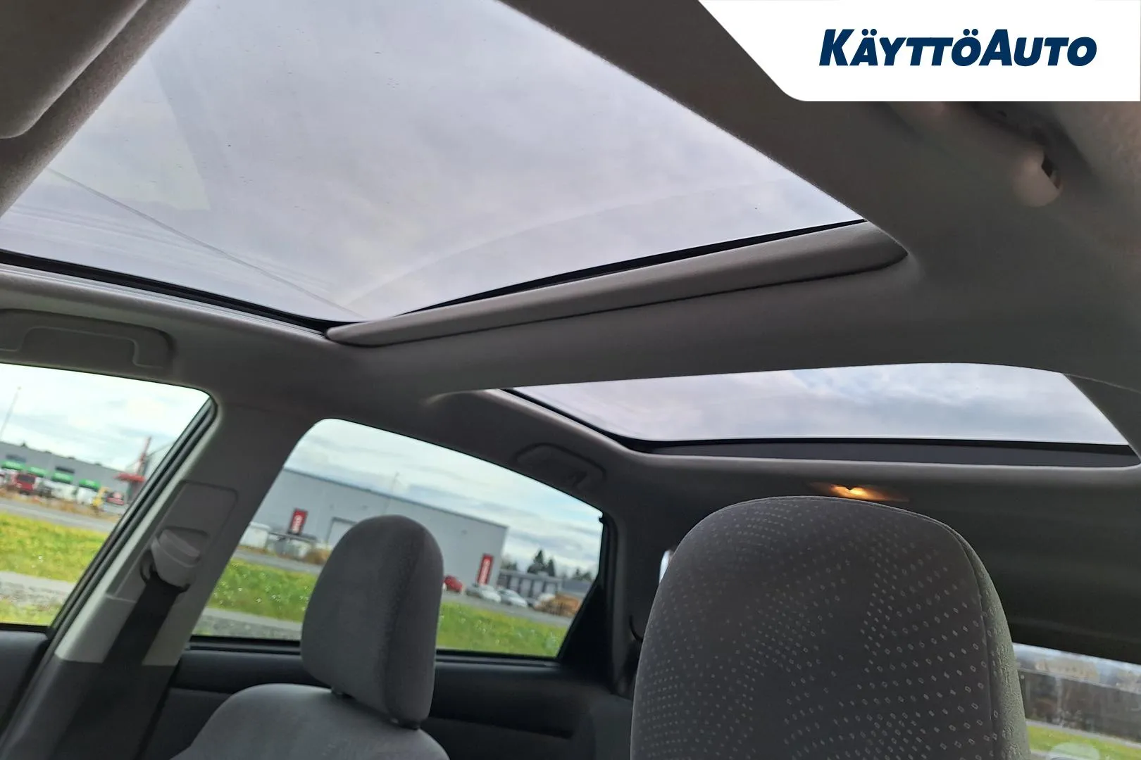 TOYOTA Prius+ XPH-451 carousel image