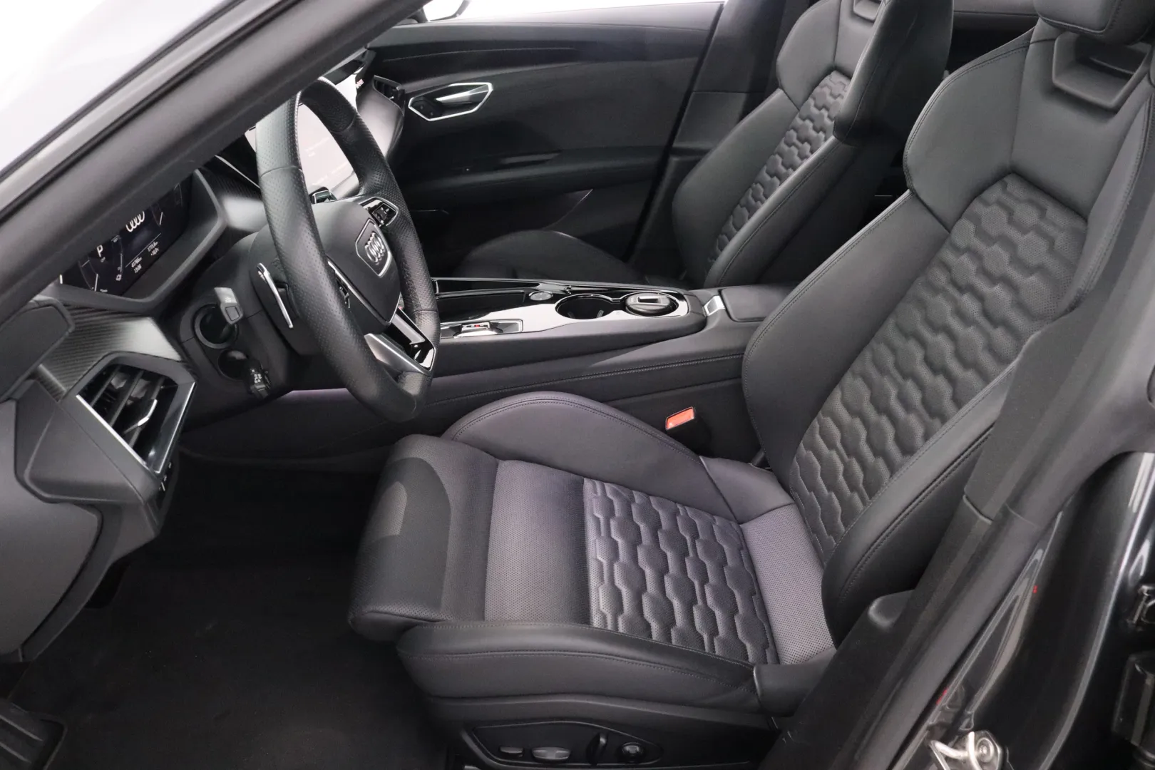 Audi e-tron GT LPS-159 carousel image