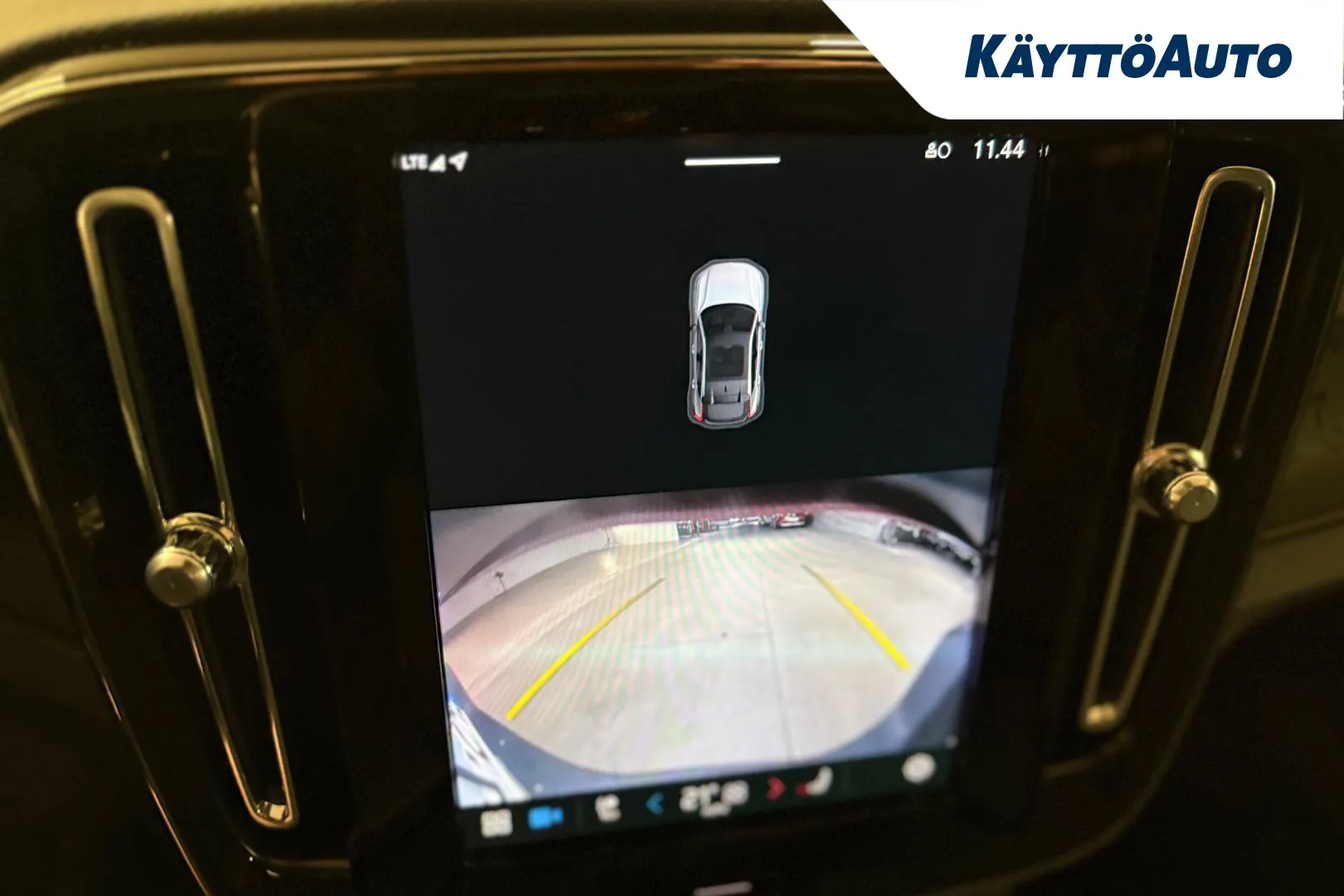 VOLVO C40 GPS-465 carousel image