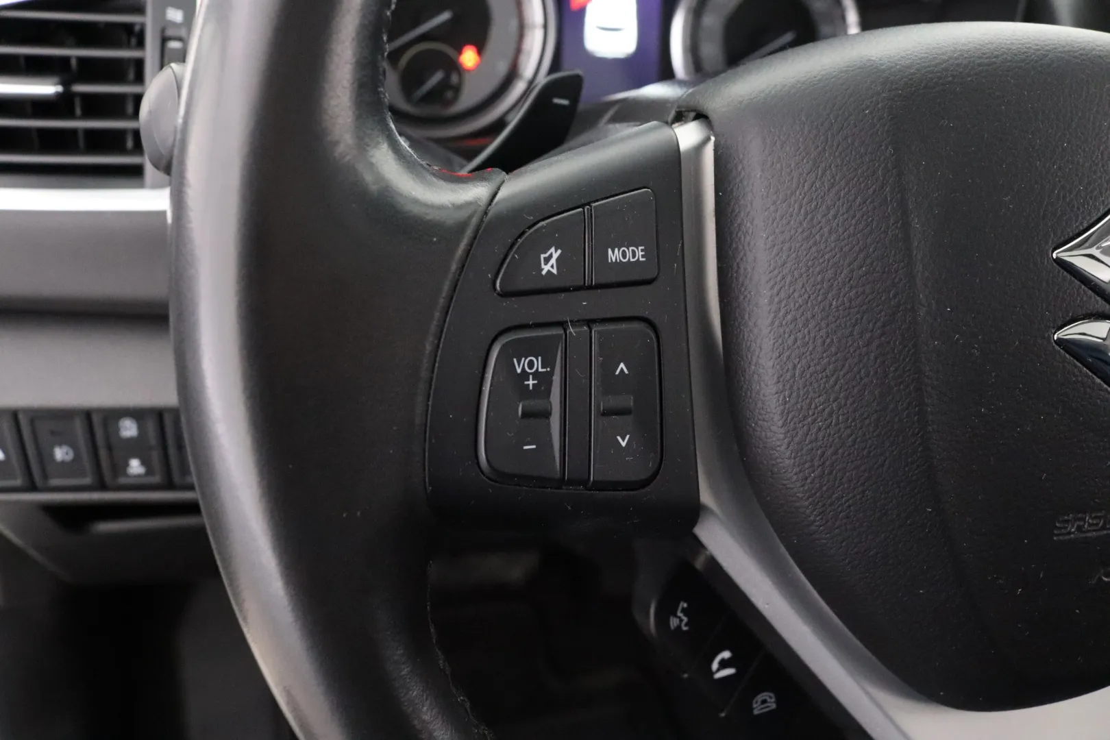 SUZUKI S-Cross CPF-885 carousel image