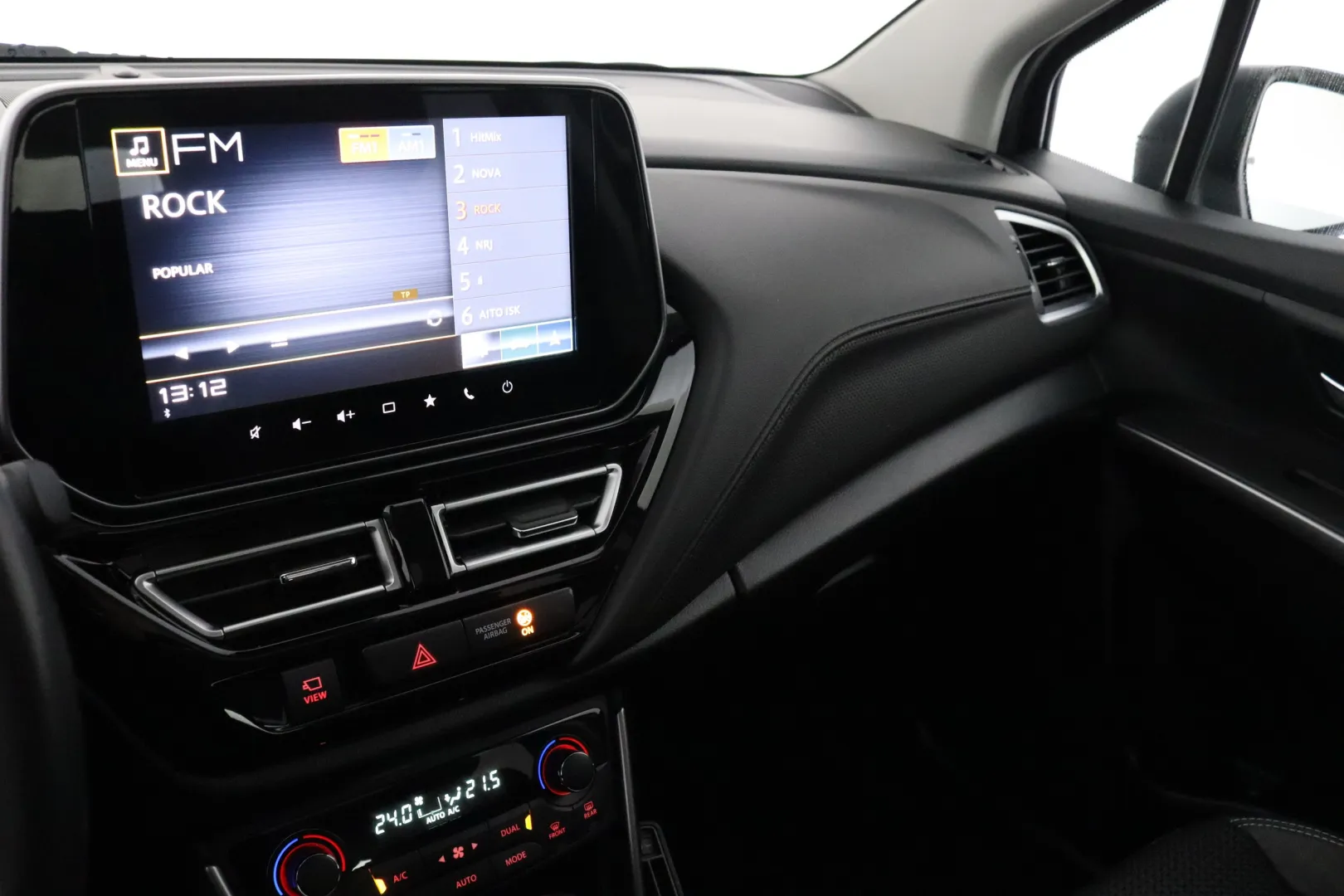 SUZUKI S-Cross CPF-885 carousel image