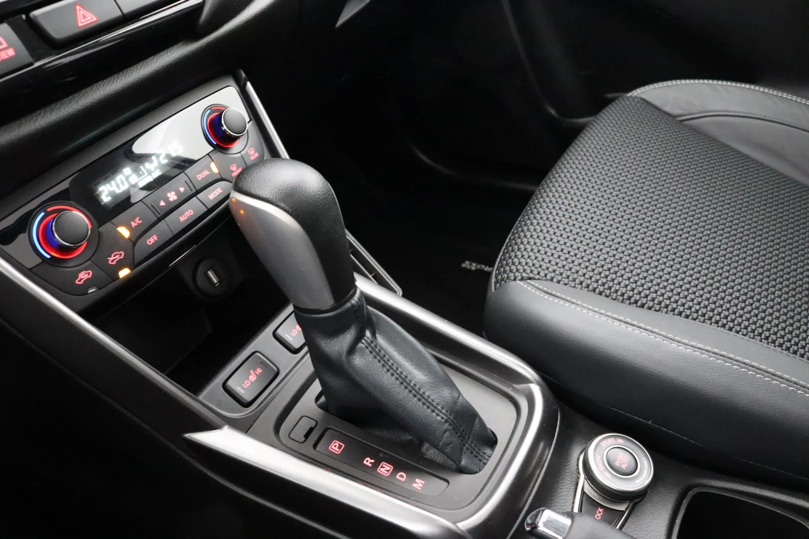 SUZUKI S-Cross CPF-885 carousel image