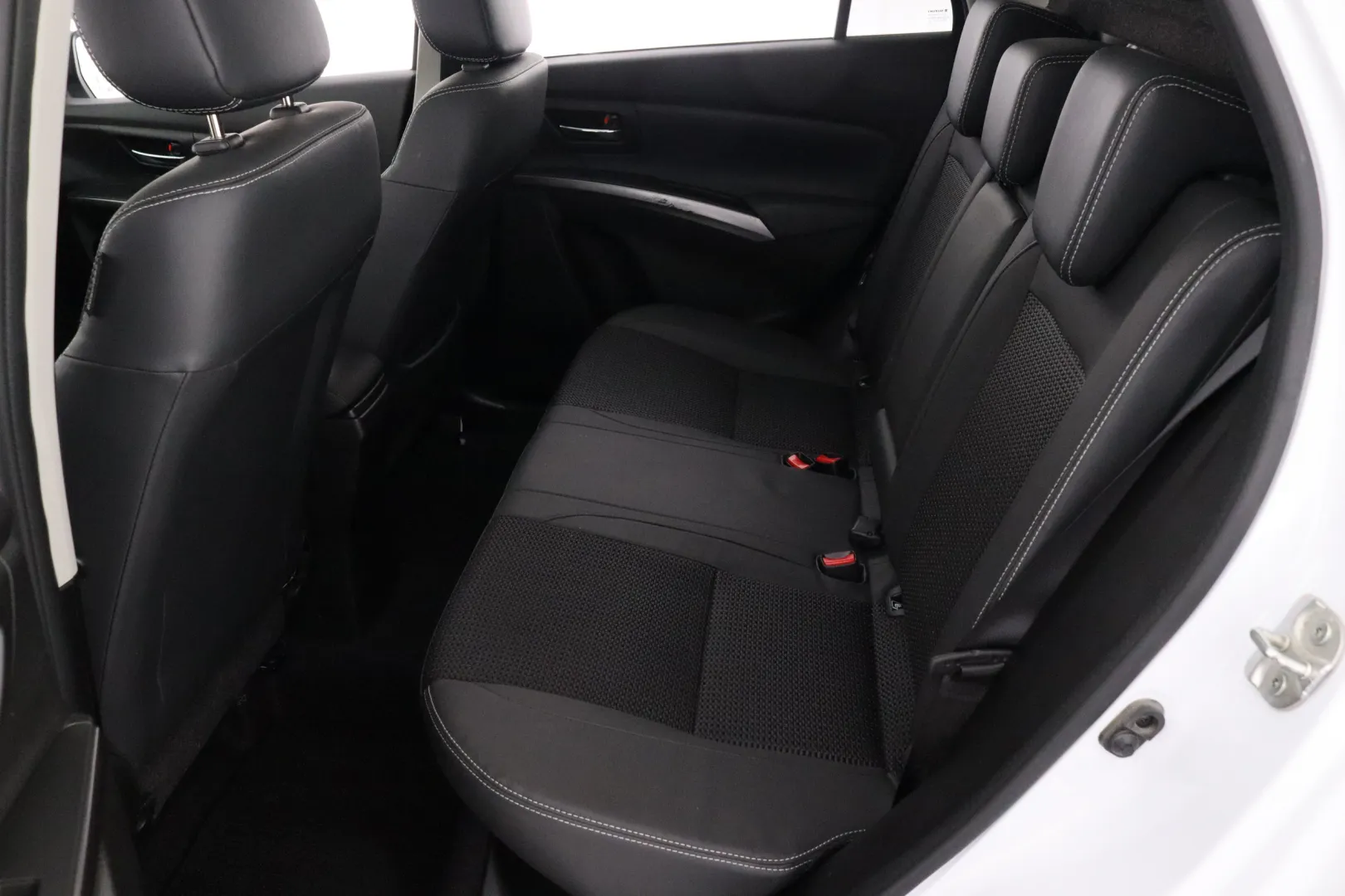 SUZUKI S-Cross CPF-885 carousel image