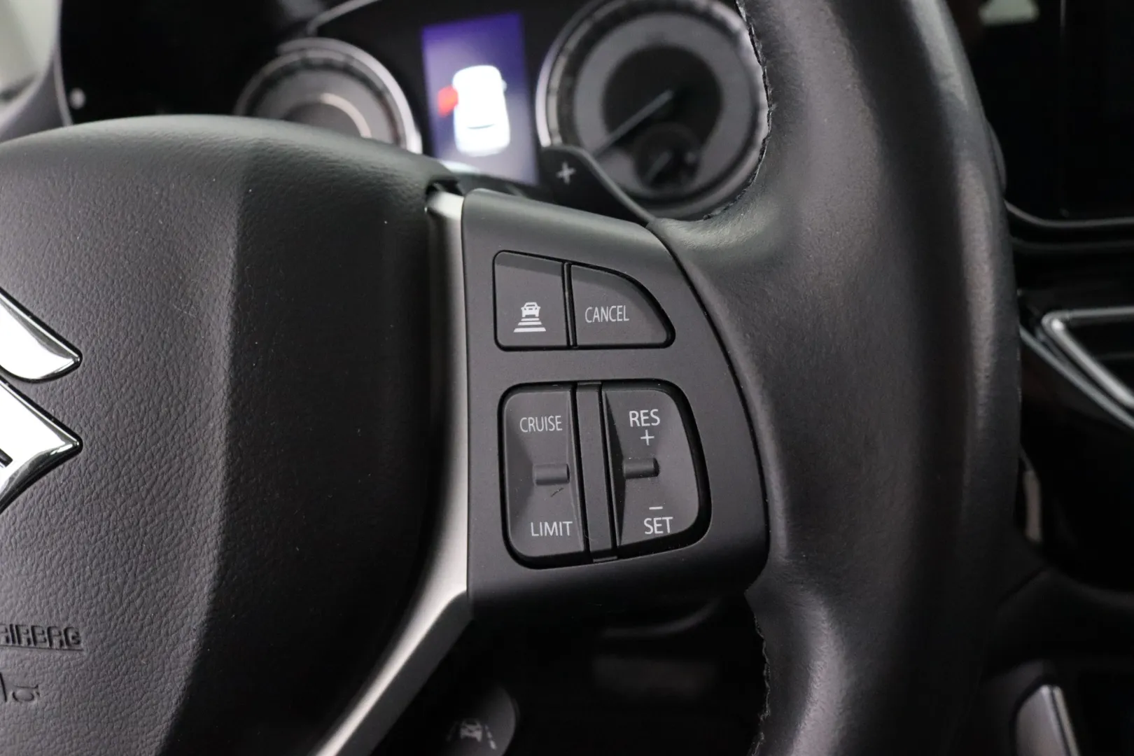 SUZUKI S-Cross CPF-885 carousel image