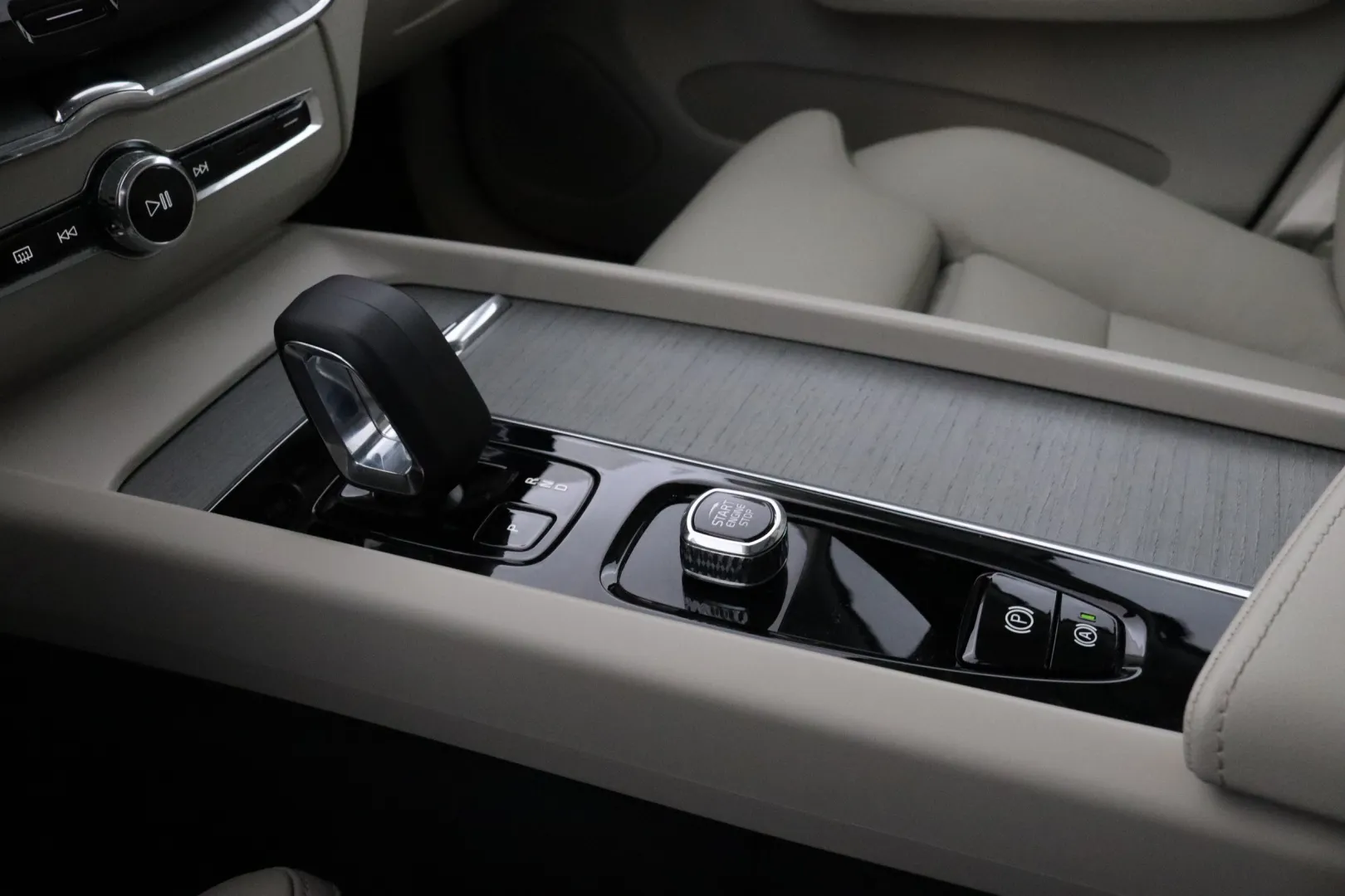 VOLVO XC60 KVP-804 carousel image