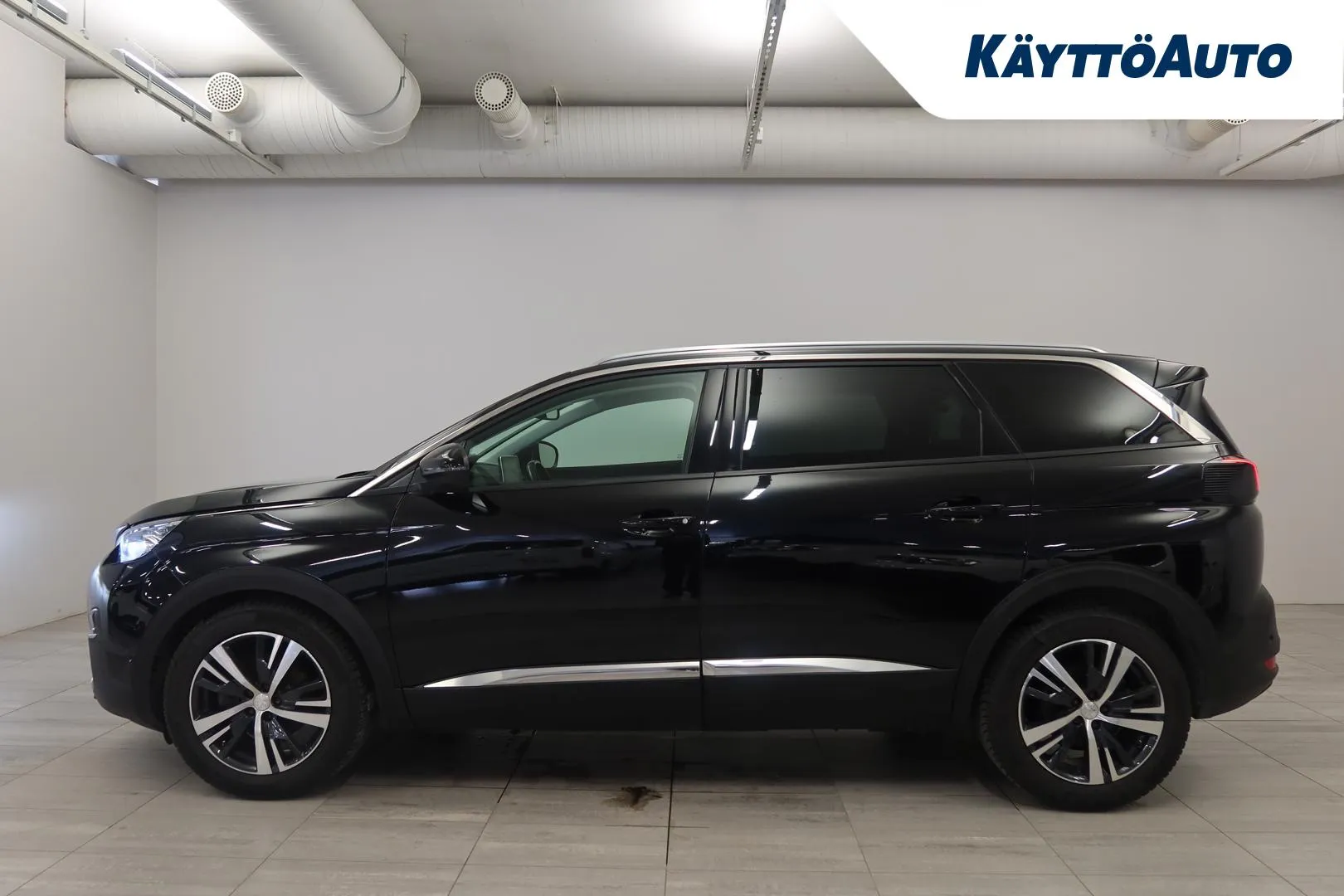 Peugeot 5008 IOH-633 carousel image