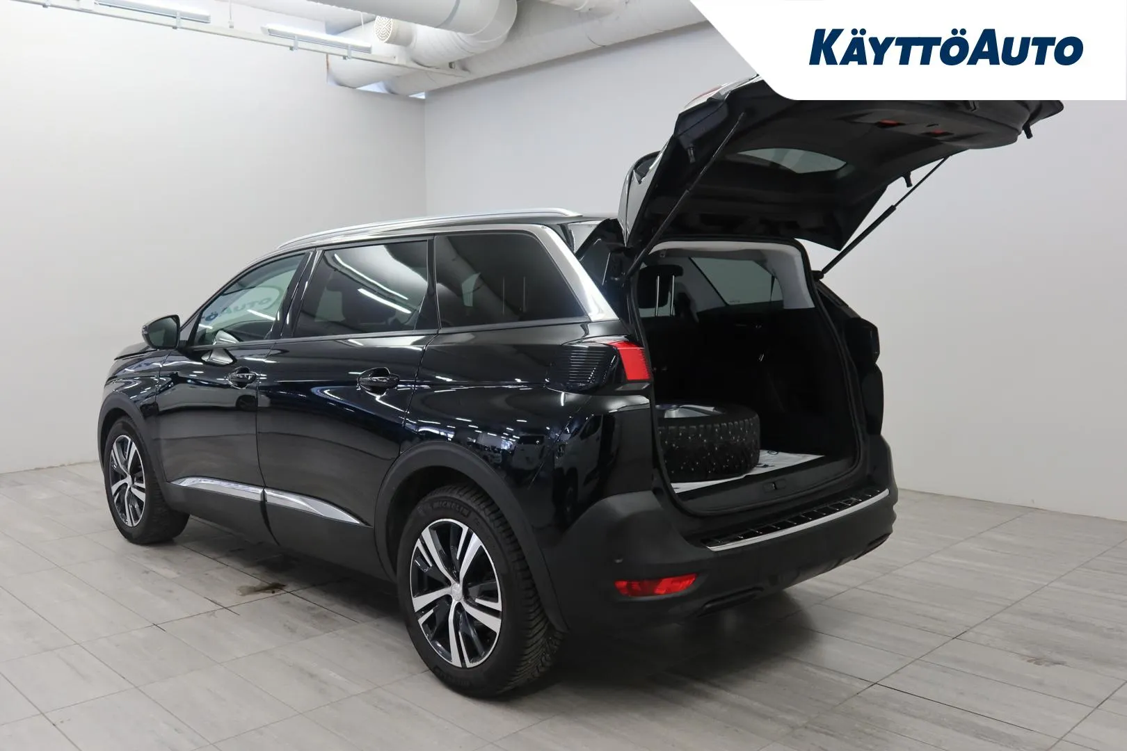 Peugeot 5008 IOH-633 carousel image