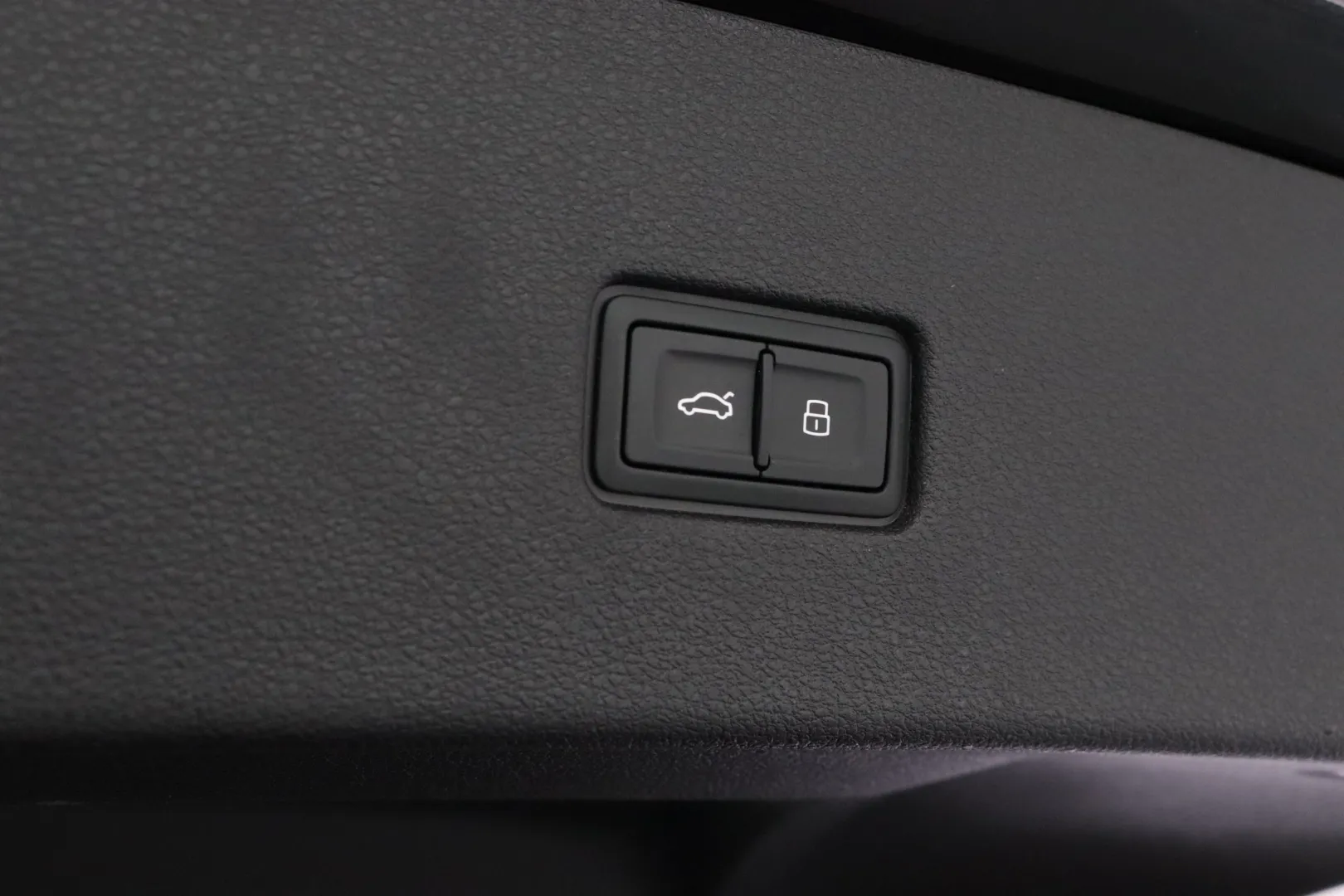 AUDI Q8 RVE-894 carousel image