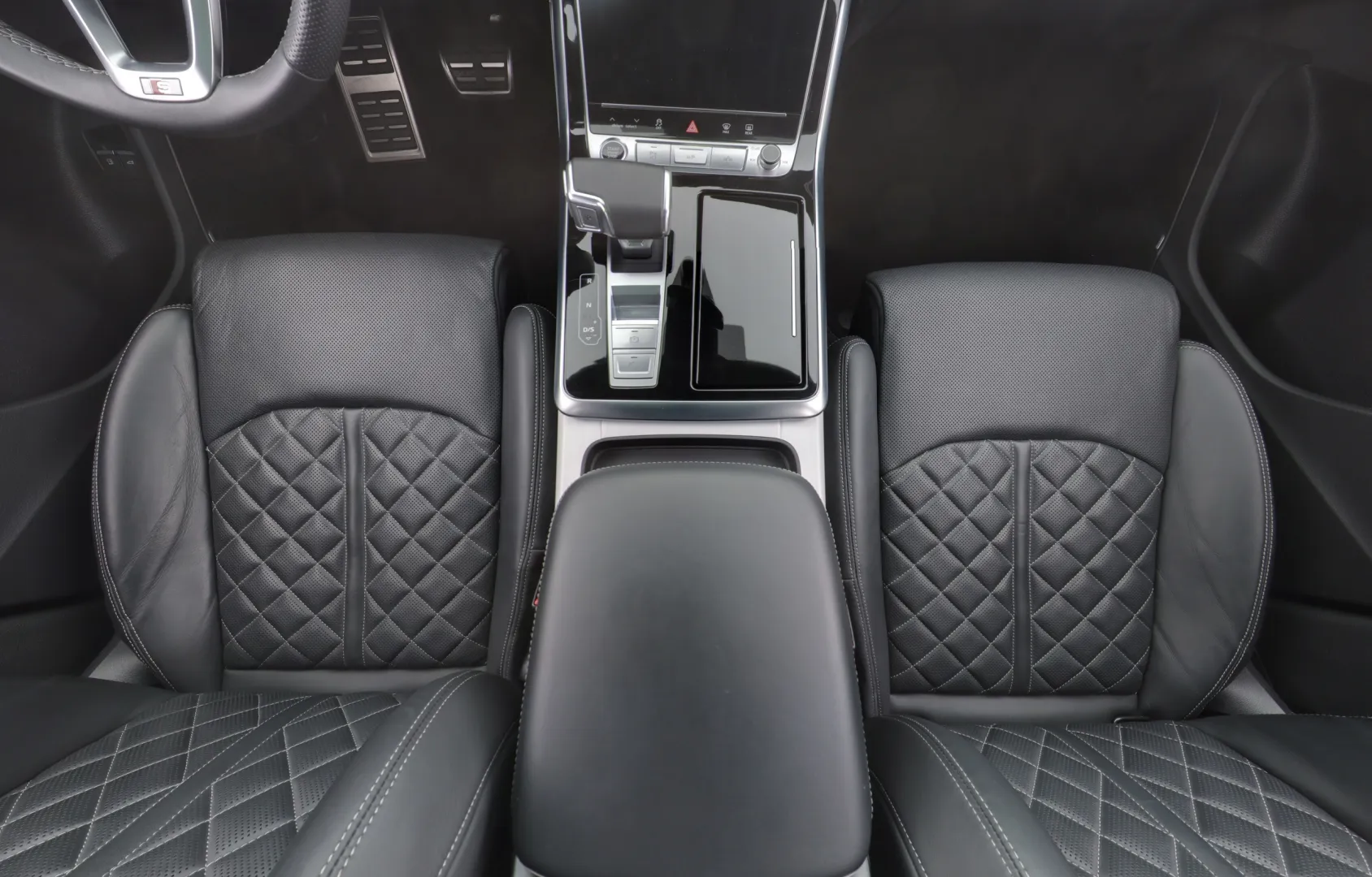 AUDI Q8 RVE-894 carousel image