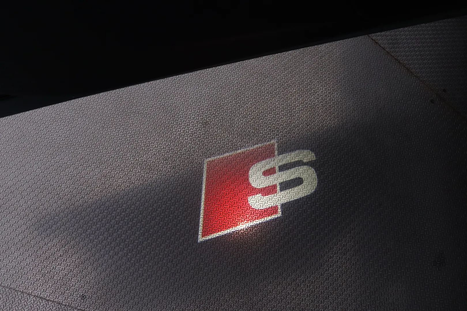 AUDI Q8 RVE-894 carousel image