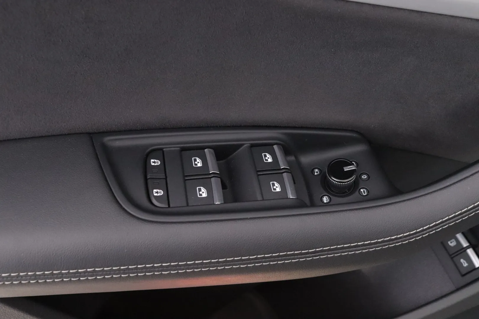 AUDI Q8 RVE-894 carousel image