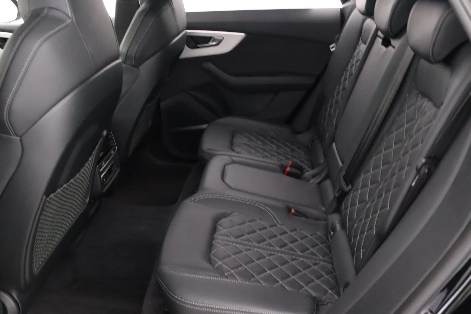 AUDI Q8 RVE-894 carousel image