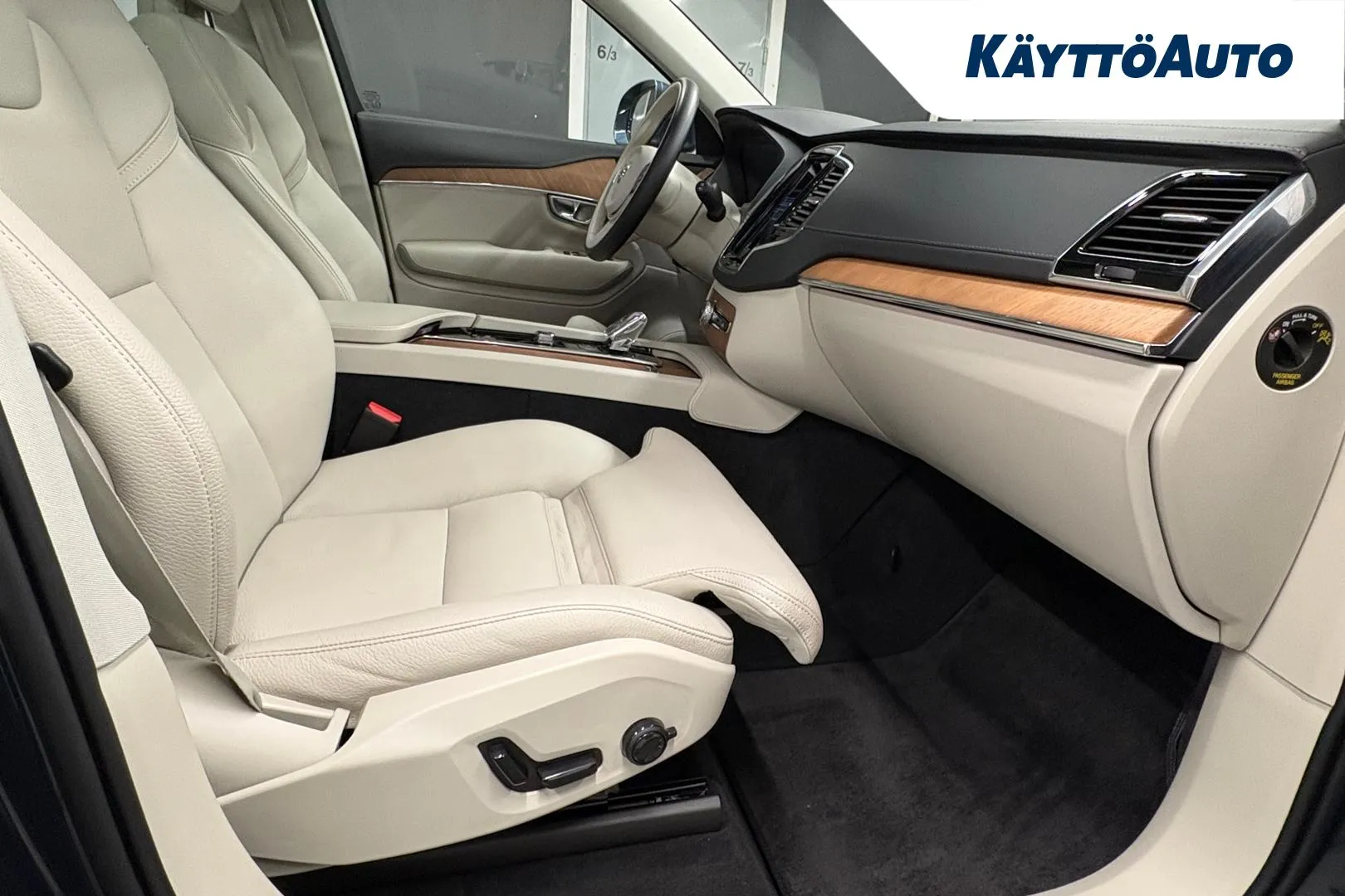 VOLVO XC90 IPE-907 carousel image